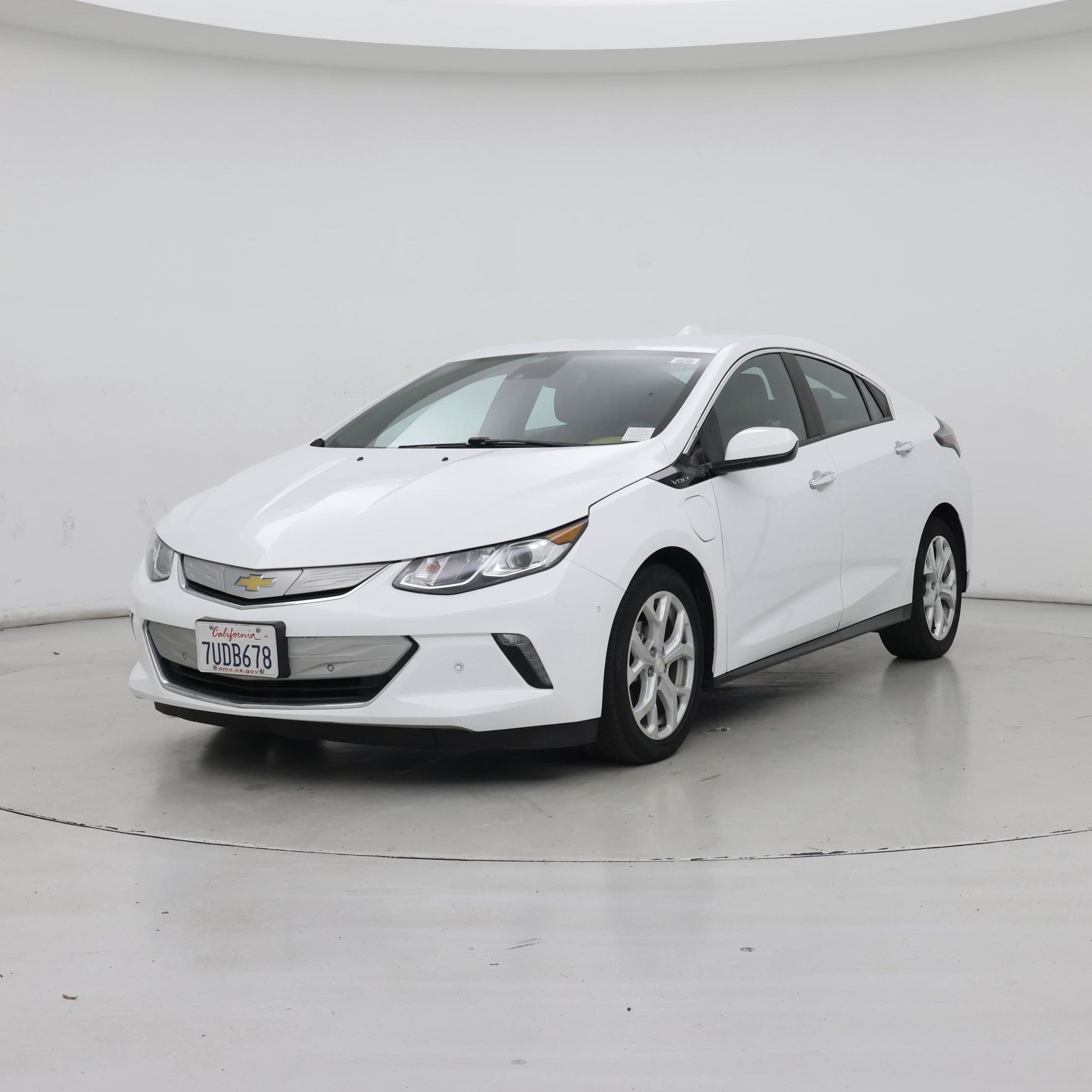 Thumbnail: 2017 Chevrolet Volt - 4
