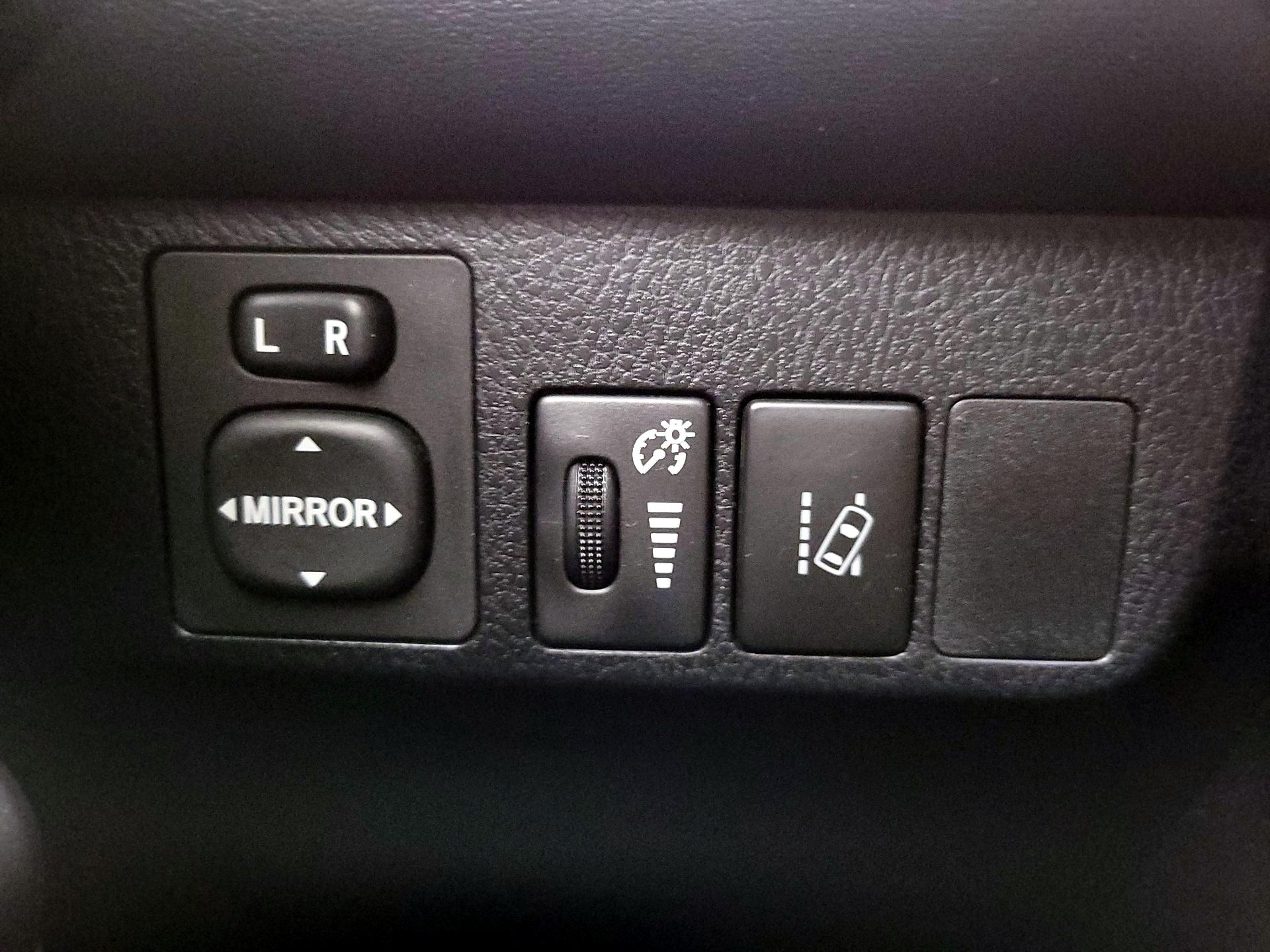 Thumbnail: 2018 Toyota RAV4 - 13