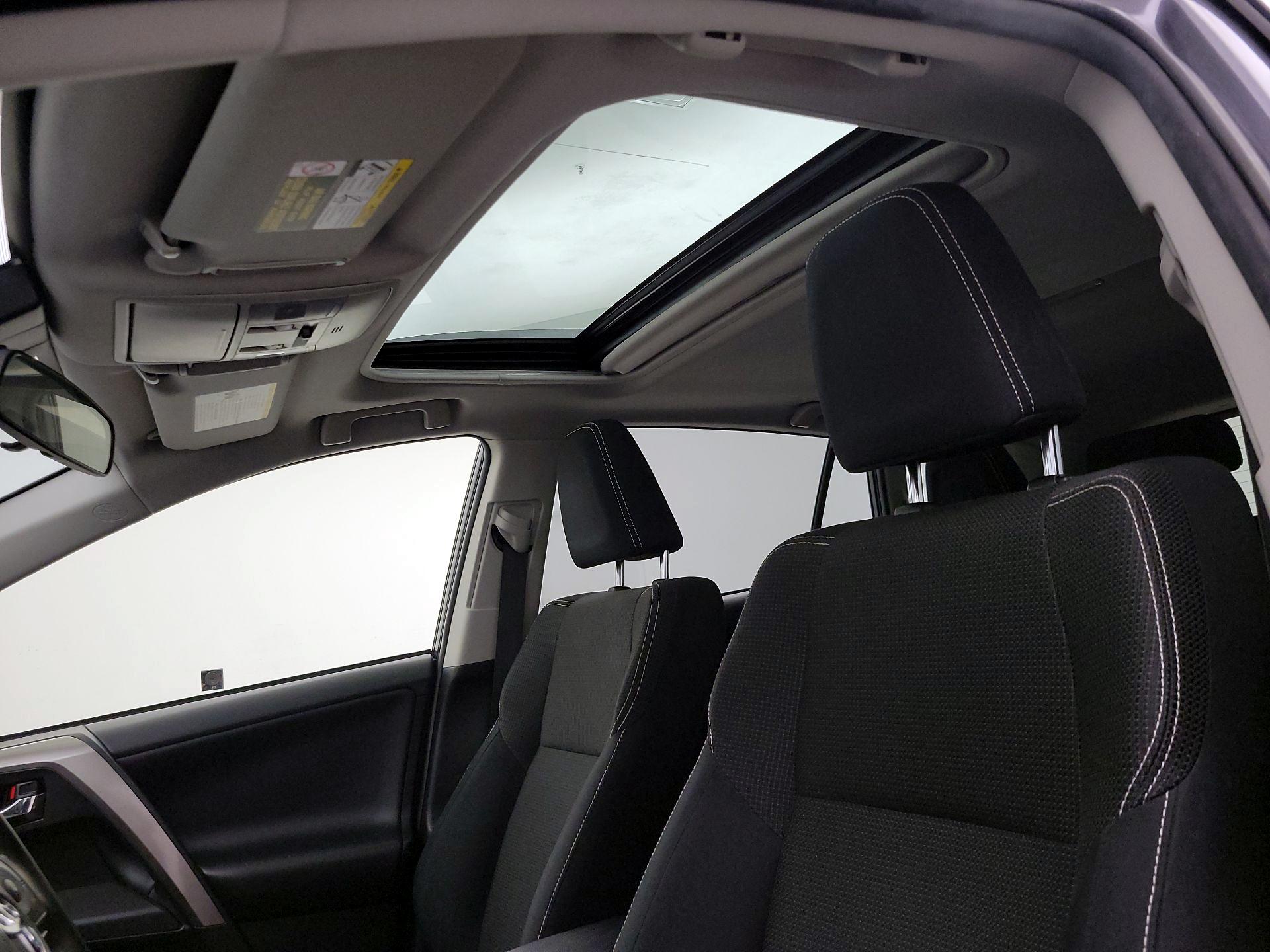 Thumbnail: 2018 Toyota RAV4 - 19