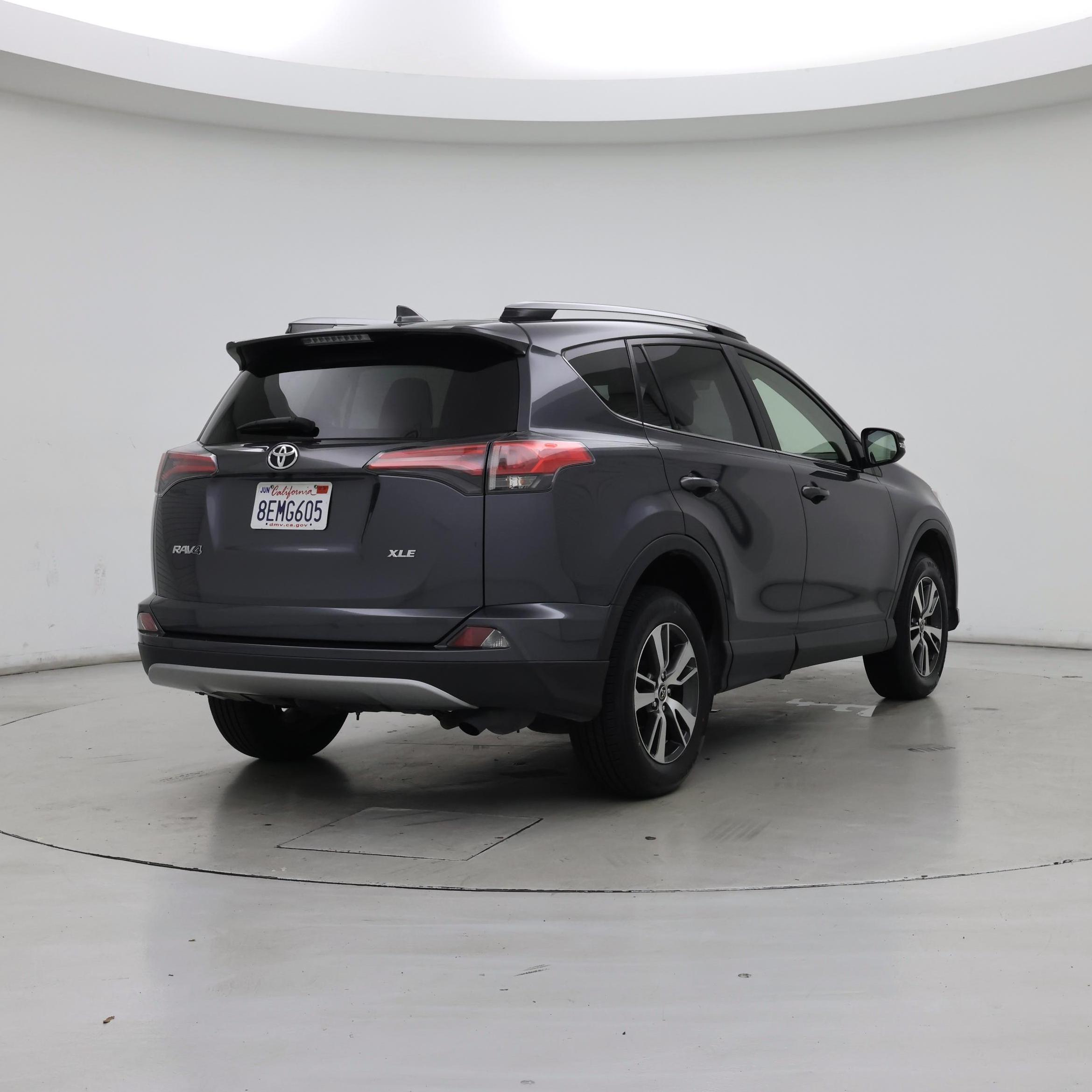 Thumbnail: 2018 Toyota RAV4 - 8