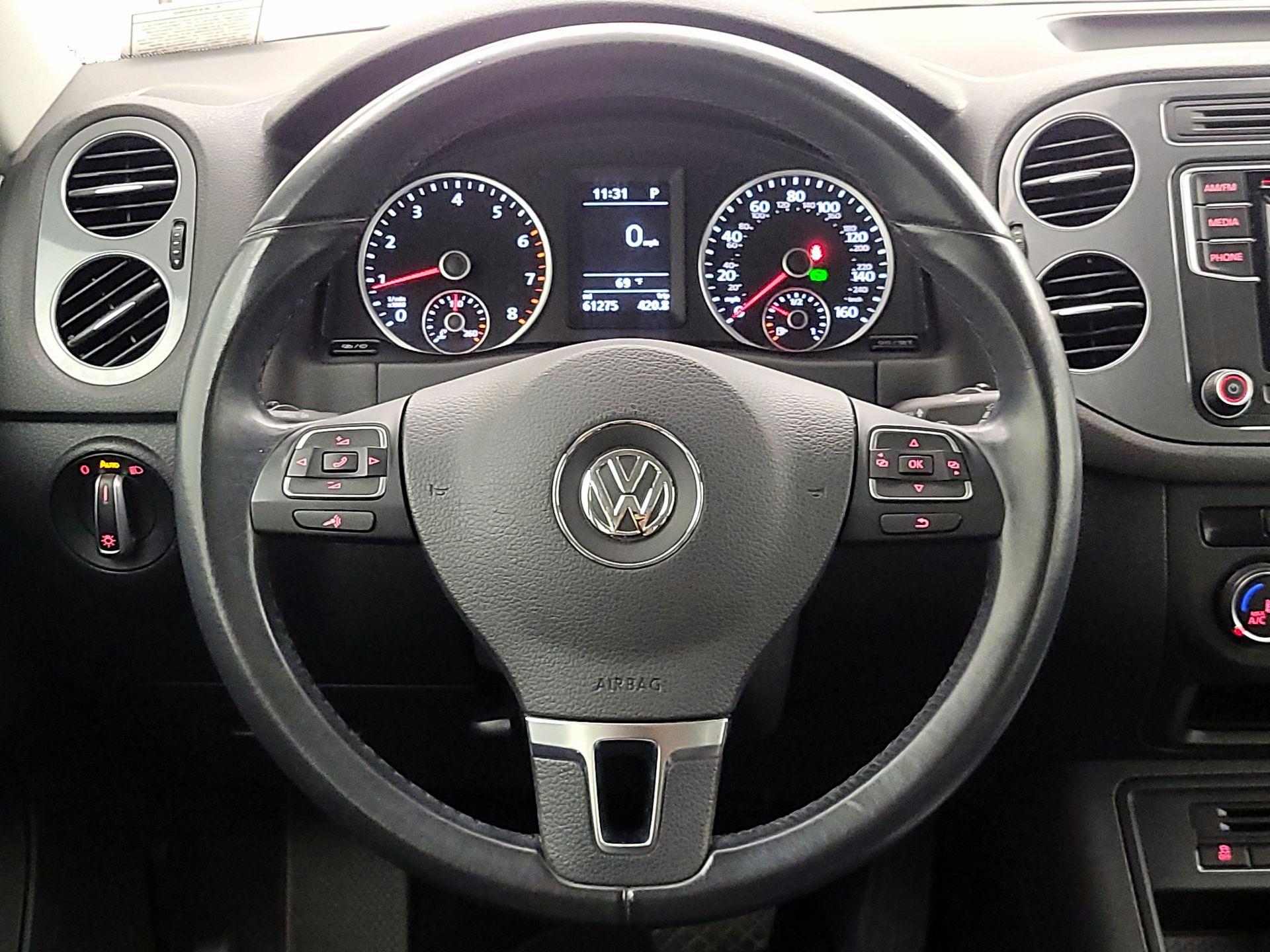 Thumbnail: 2016 Volkswagen Tiguan - 10