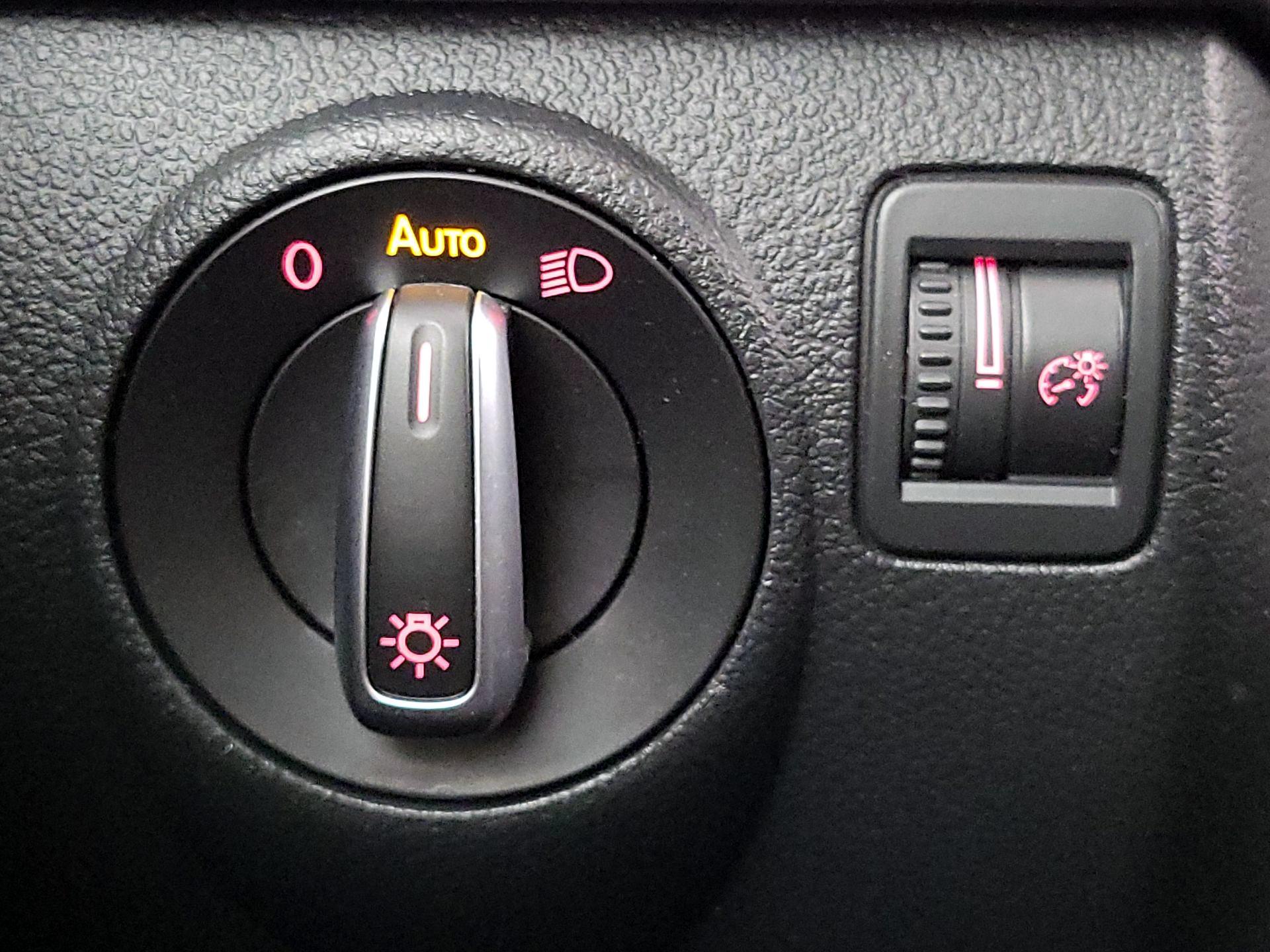 Thumbnail: 2016 Volkswagen Tiguan - 13