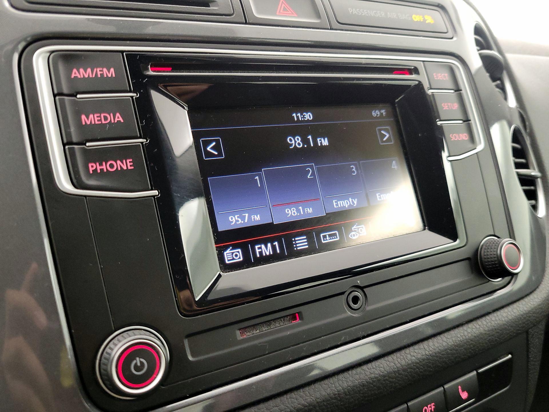 Thumbnail: 2016 Volkswagen Tiguan - 15