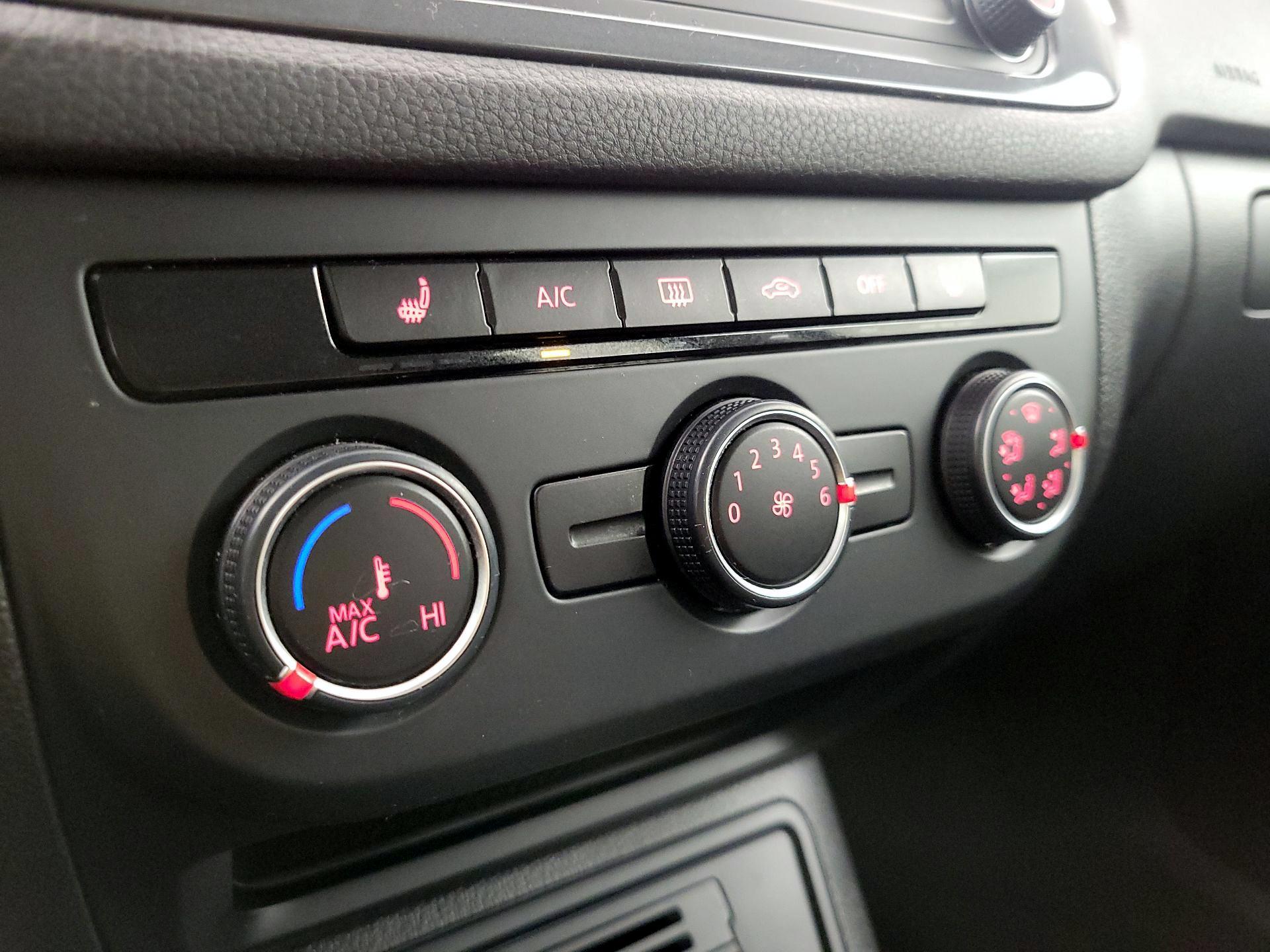 Thumbnail: 2016 Volkswagen Tiguan - 16