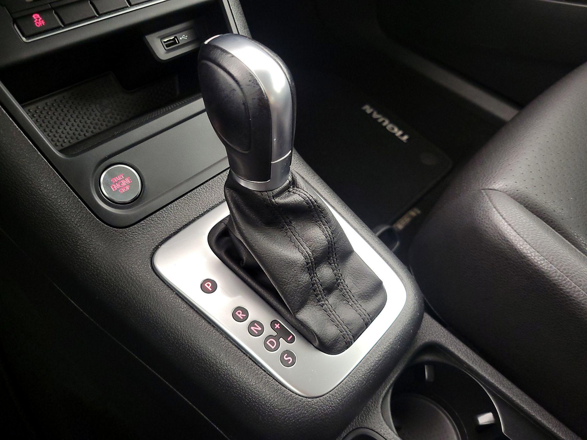 Thumbnail: 2016 Volkswagen Tiguan - 17