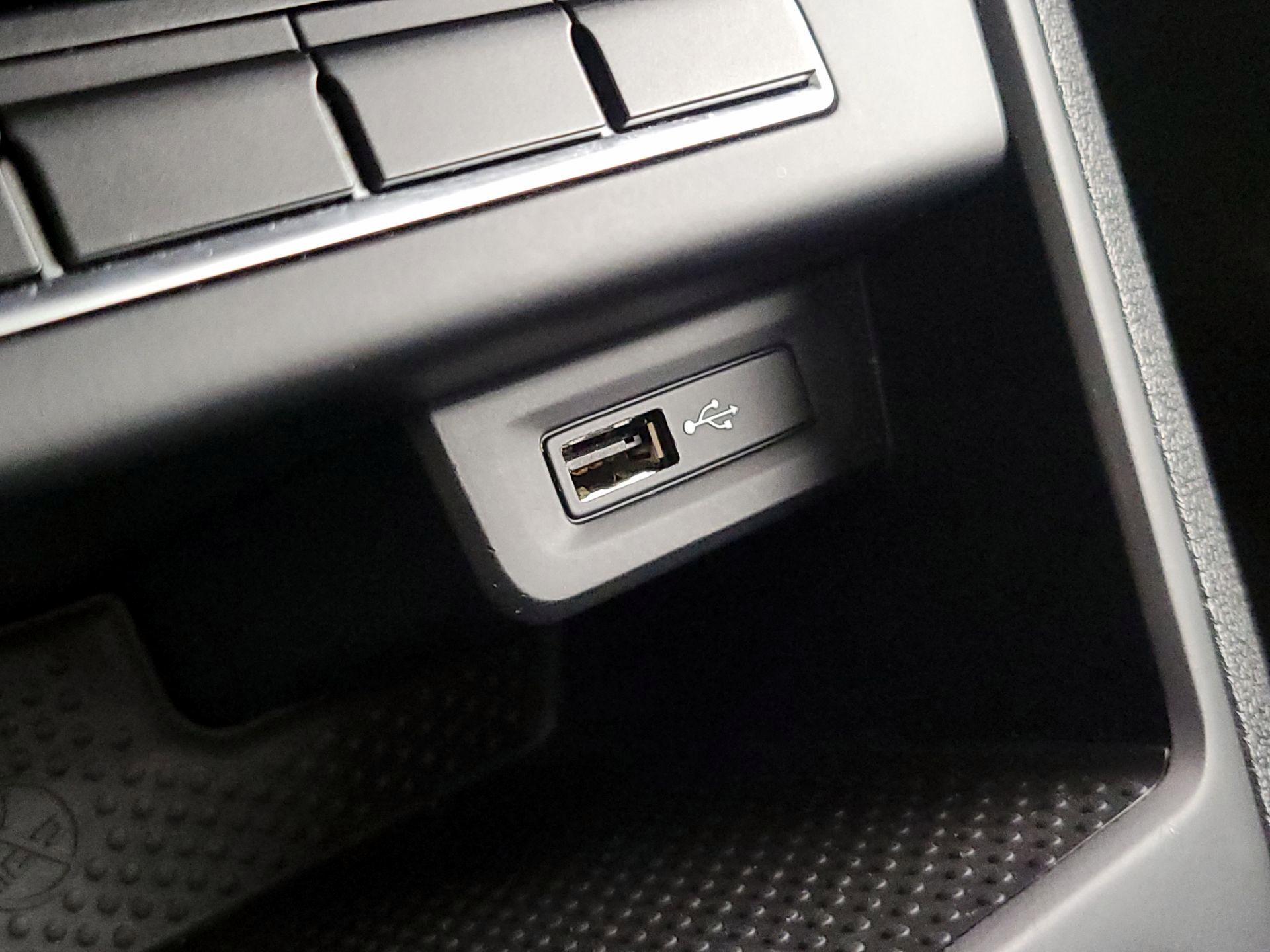 Thumbnail: 2016 Volkswagen Tiguan - 18