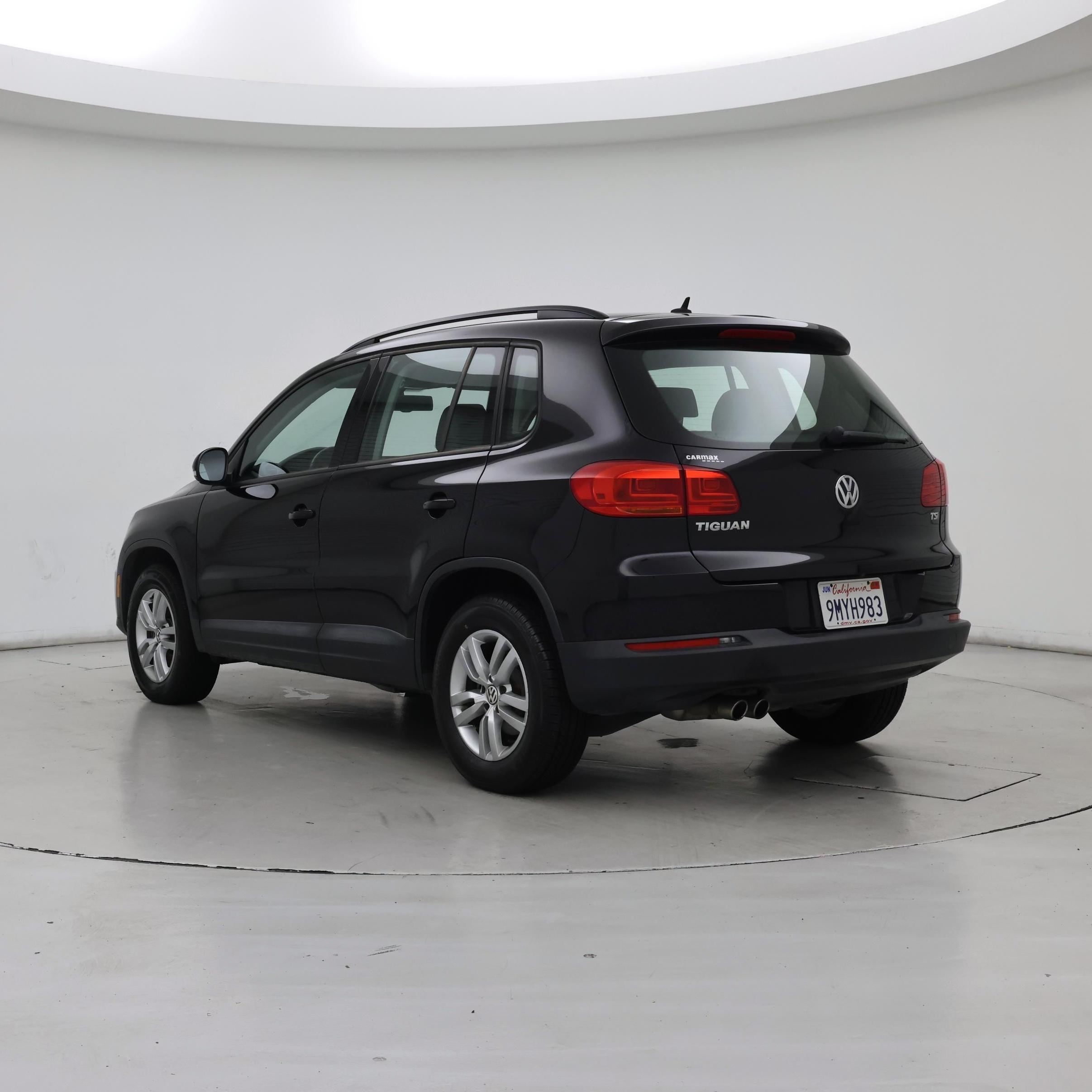 Thumbnail: 2016 Volkswagen Tiguan - 2
