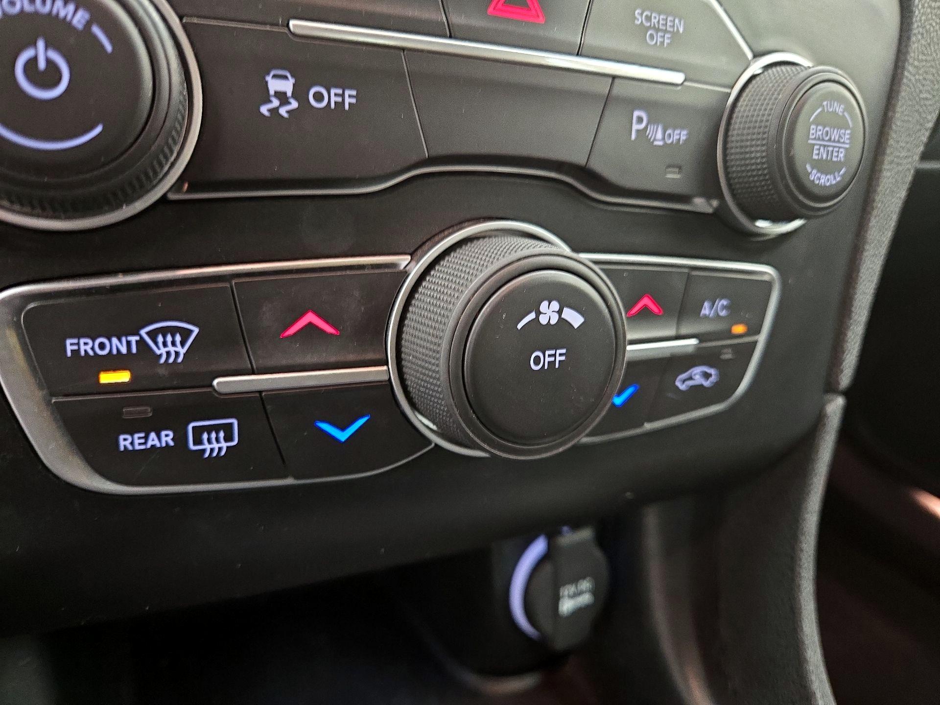 Thumbnail: 2022 Dodge Charger - 16