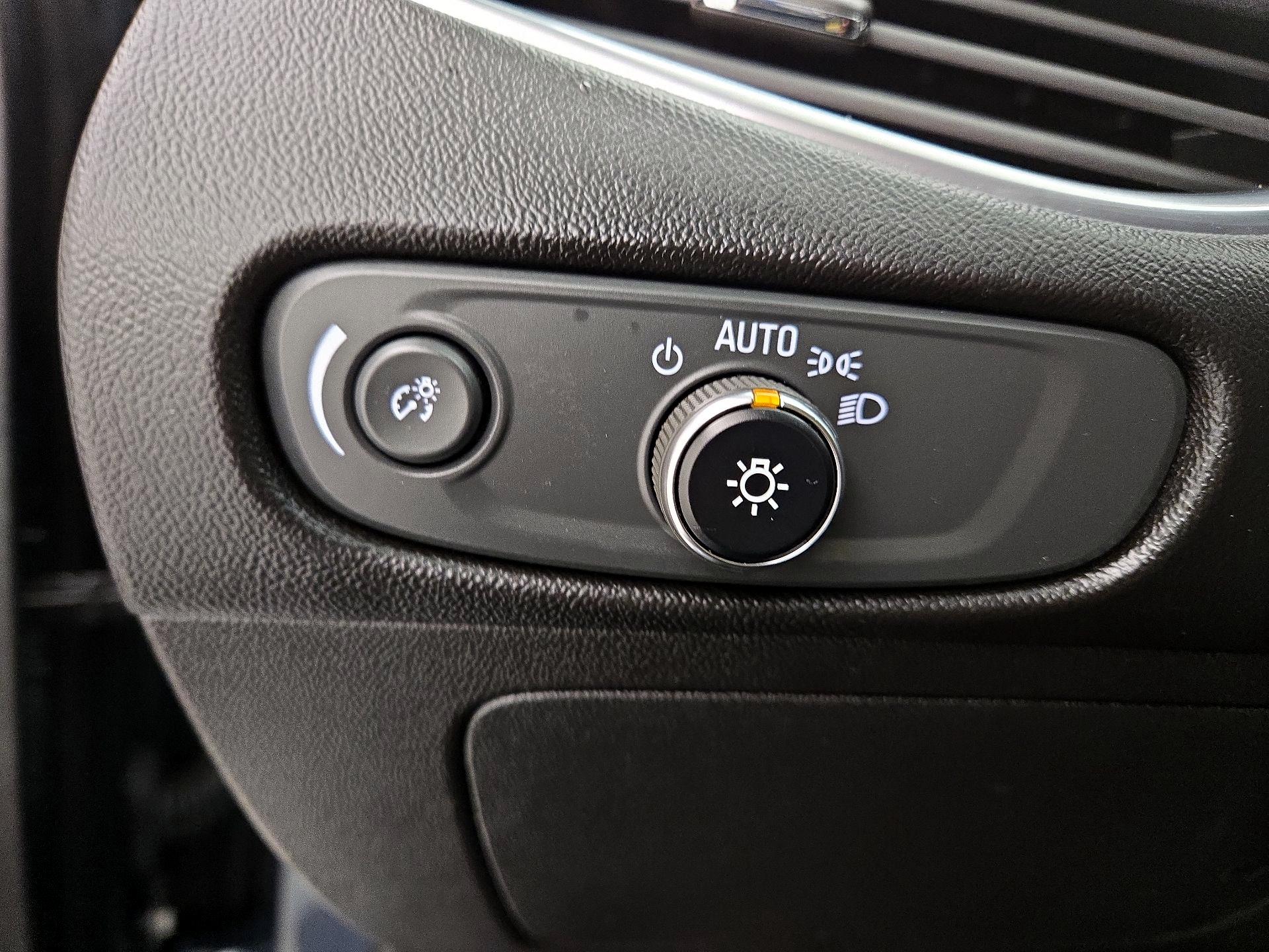 Thumbnail: 2020 Chevrolet Malibu - 13