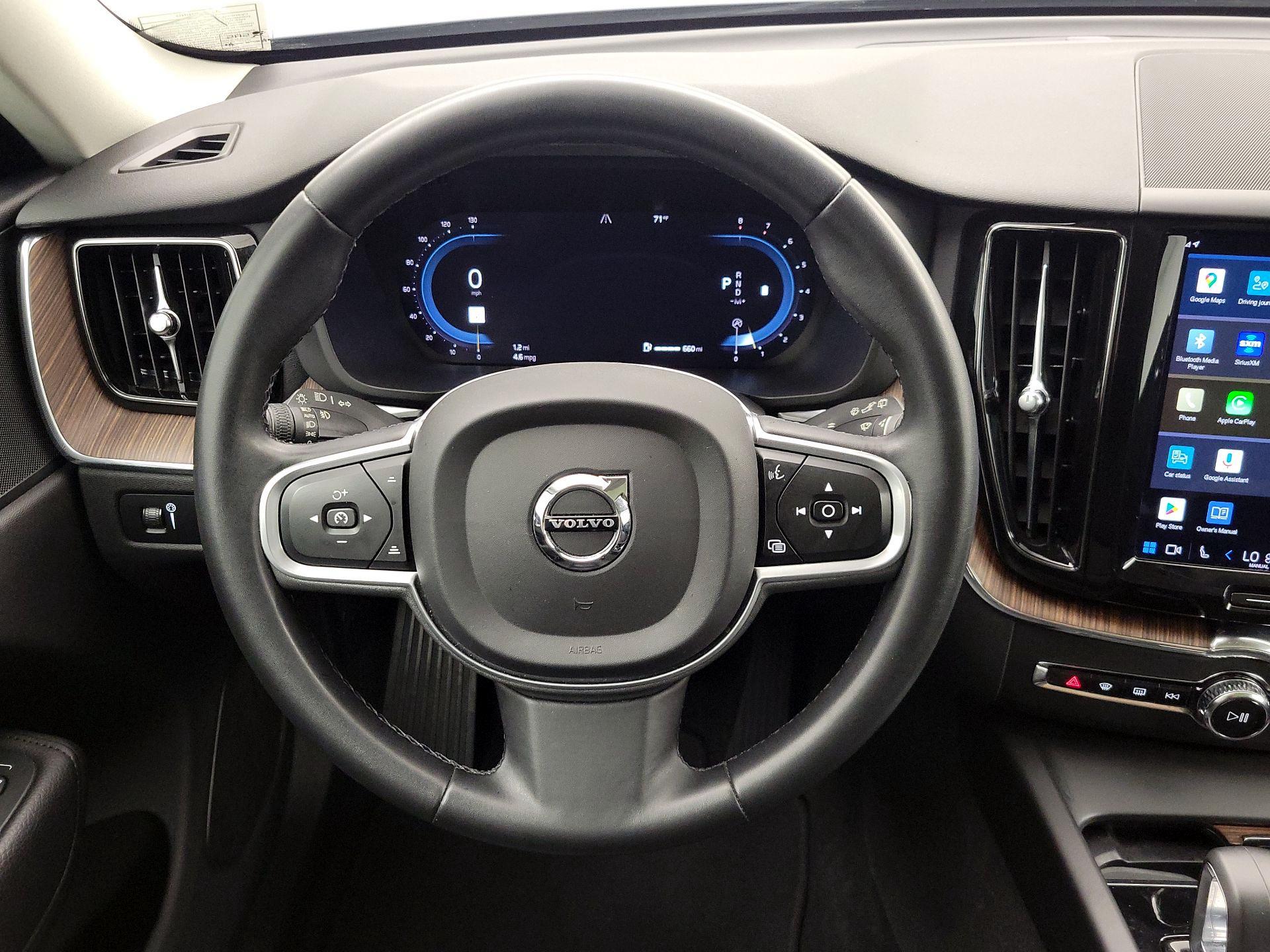 Thumbnail: 2022 Volvo XC60 - 10