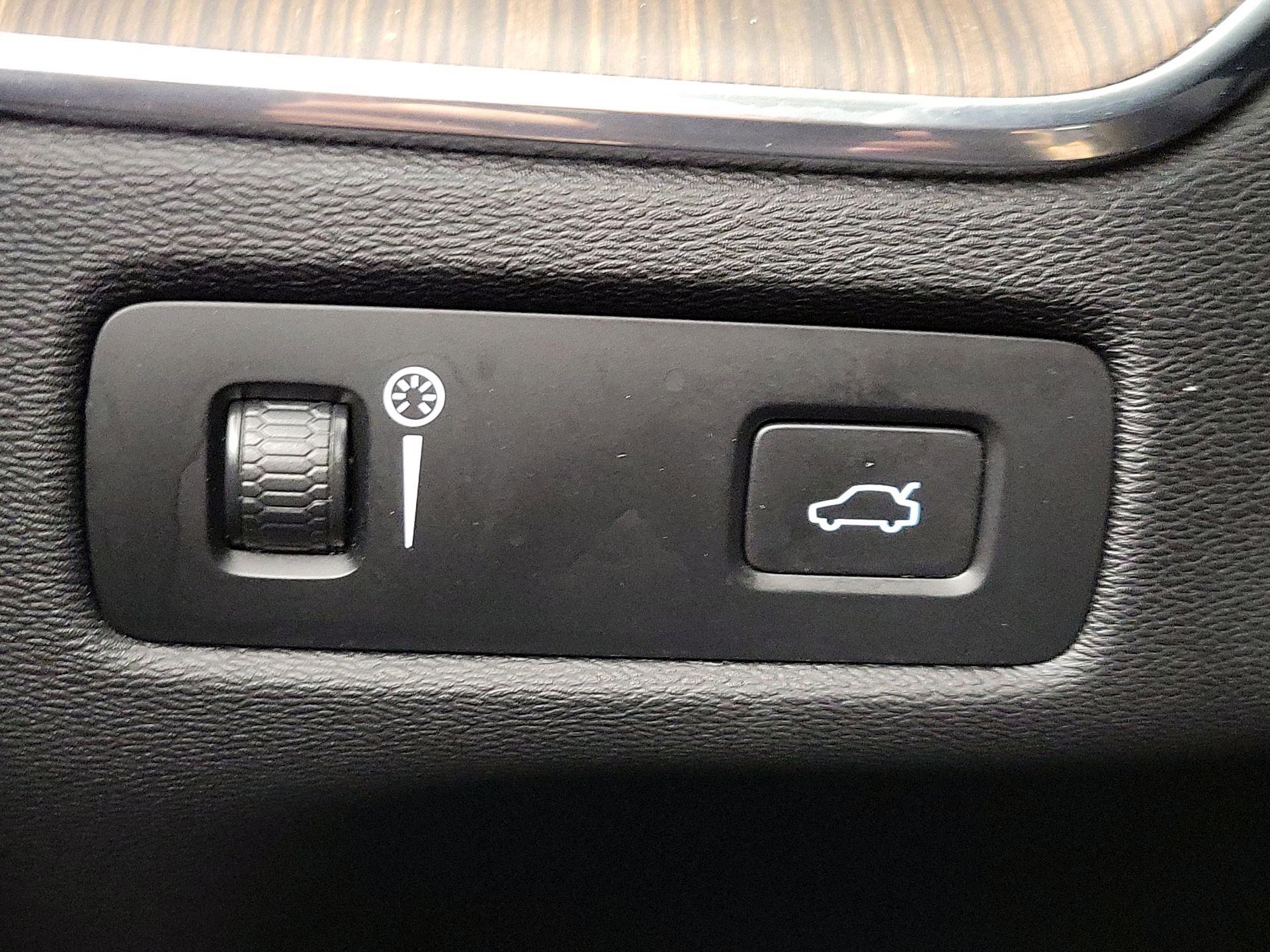 Thumbnail: 2022 Volvo XC60 - 13