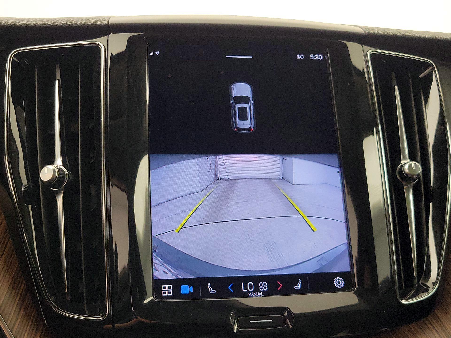 Thumbnail: 2022 Volvo XC60 - 14