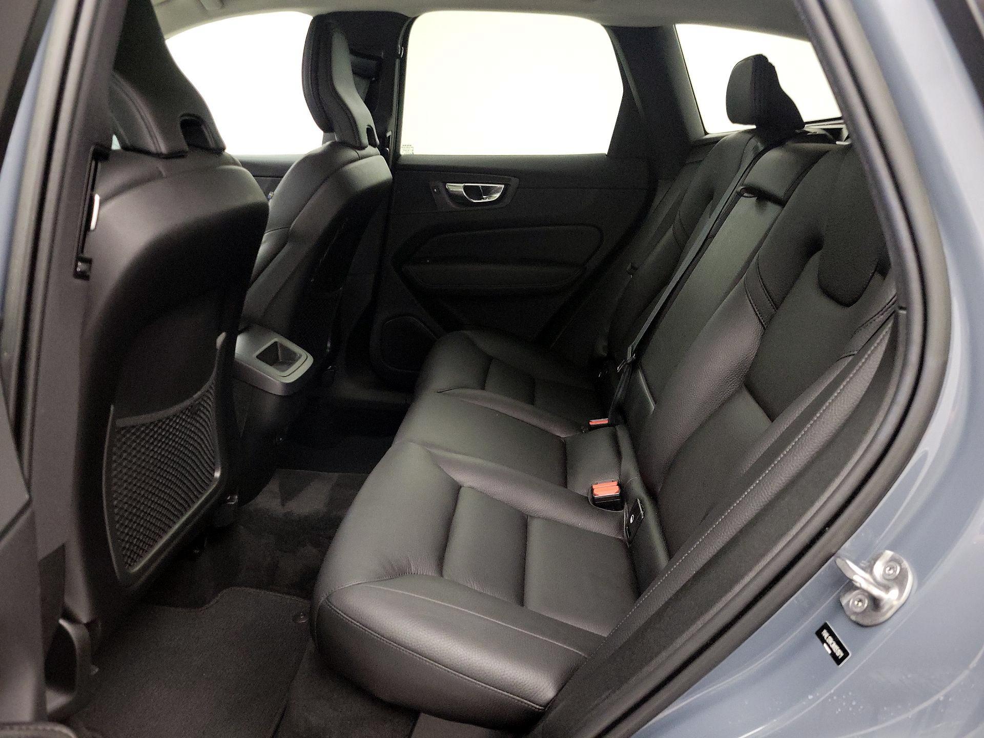 Thumbnail: 2022 Volvo XC60 - 20