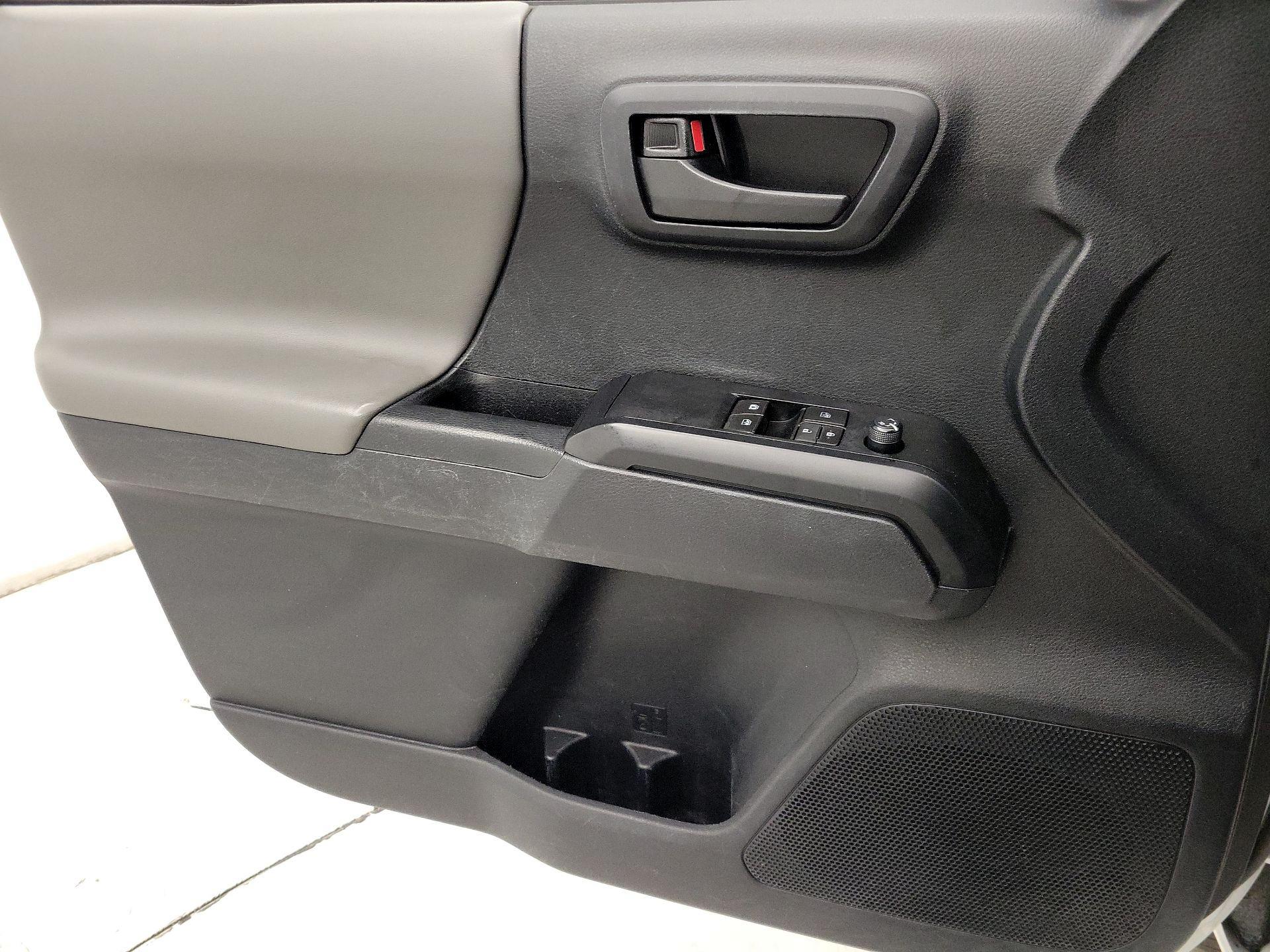 Thumbnail: 2020 Toyota Tacoma - 12