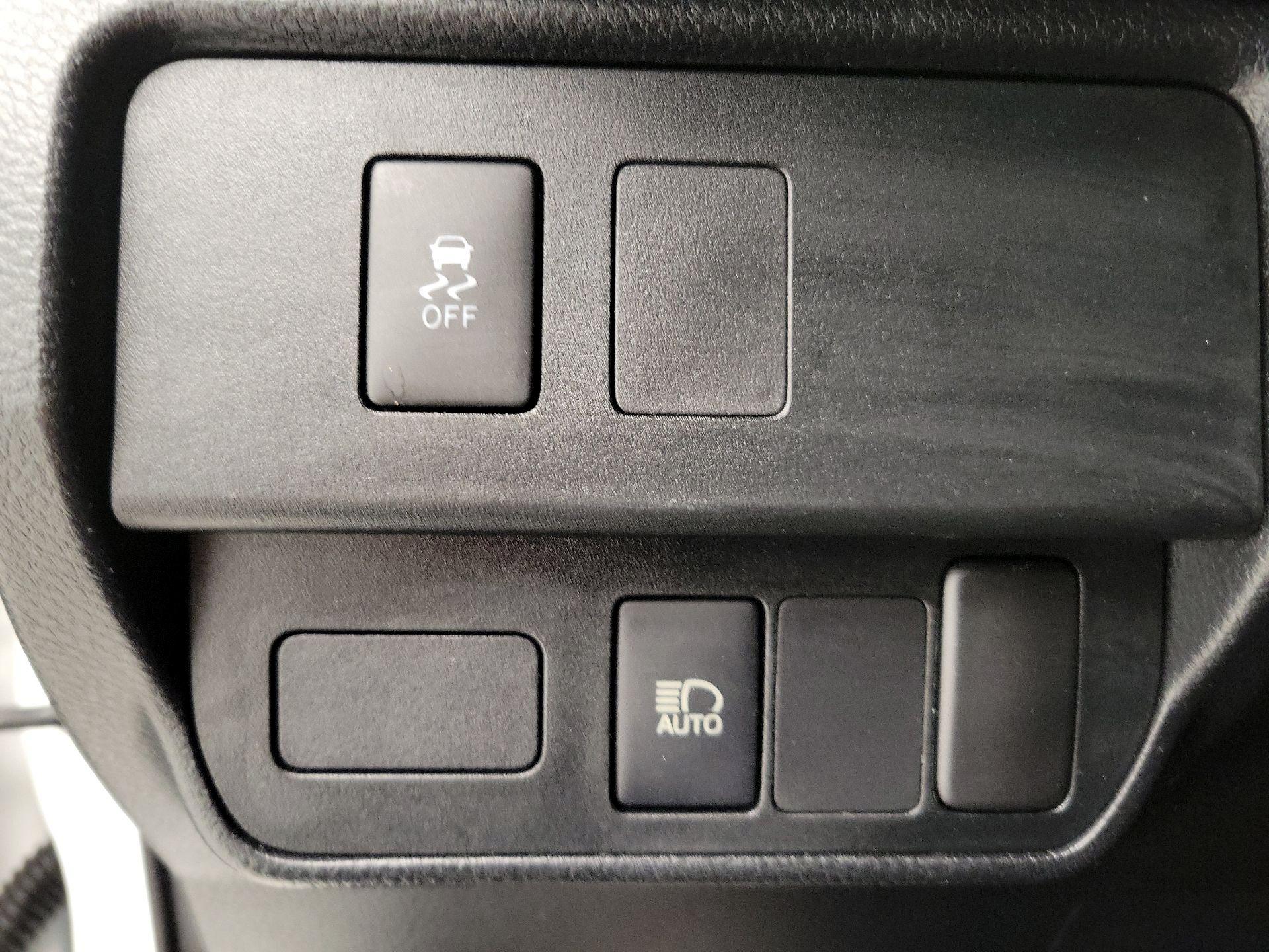 Thumbnail: 2020 Toyota Tacoma - 13