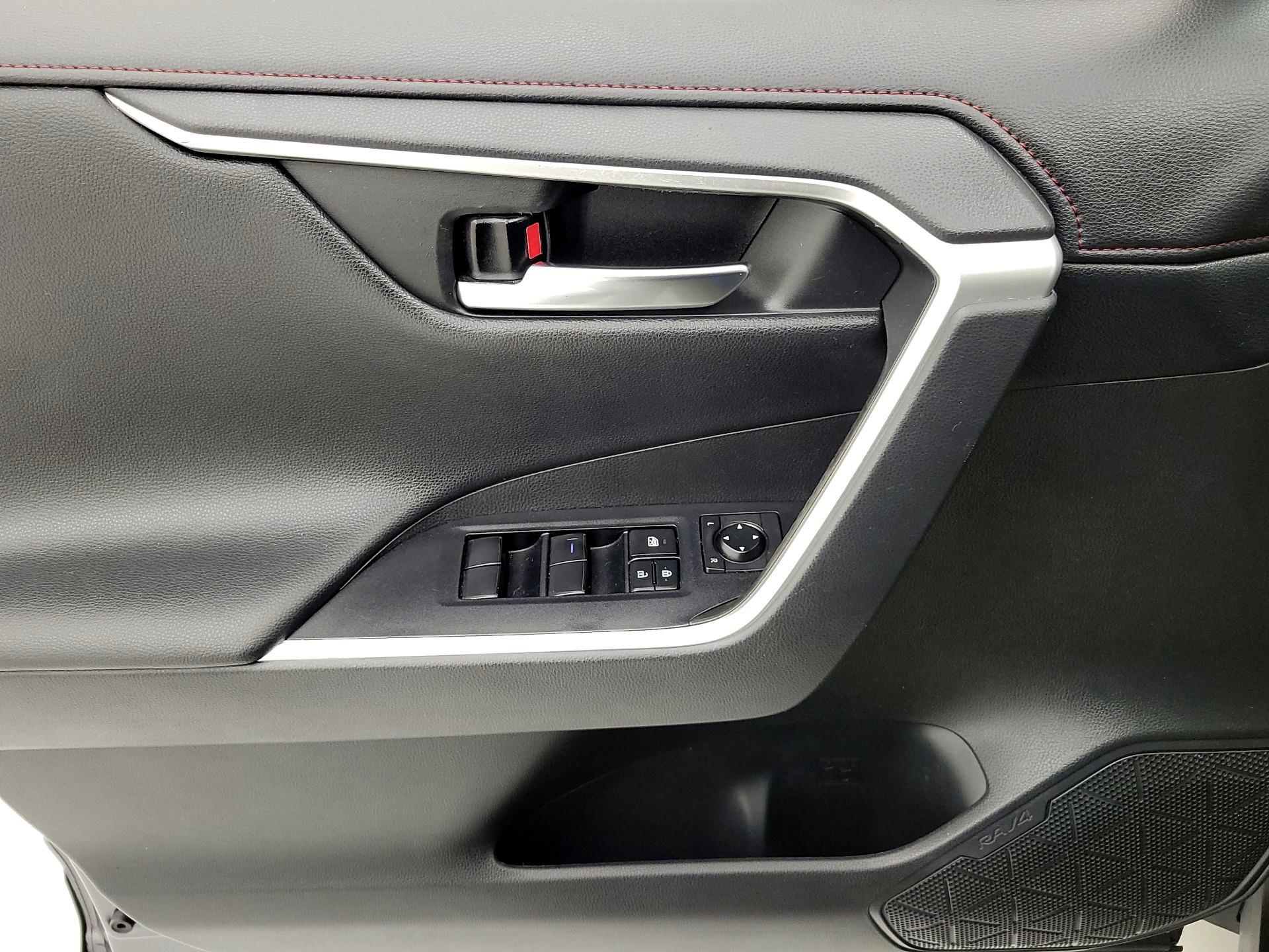 Thumbnail: 2020 Toyota RAV4 - 12