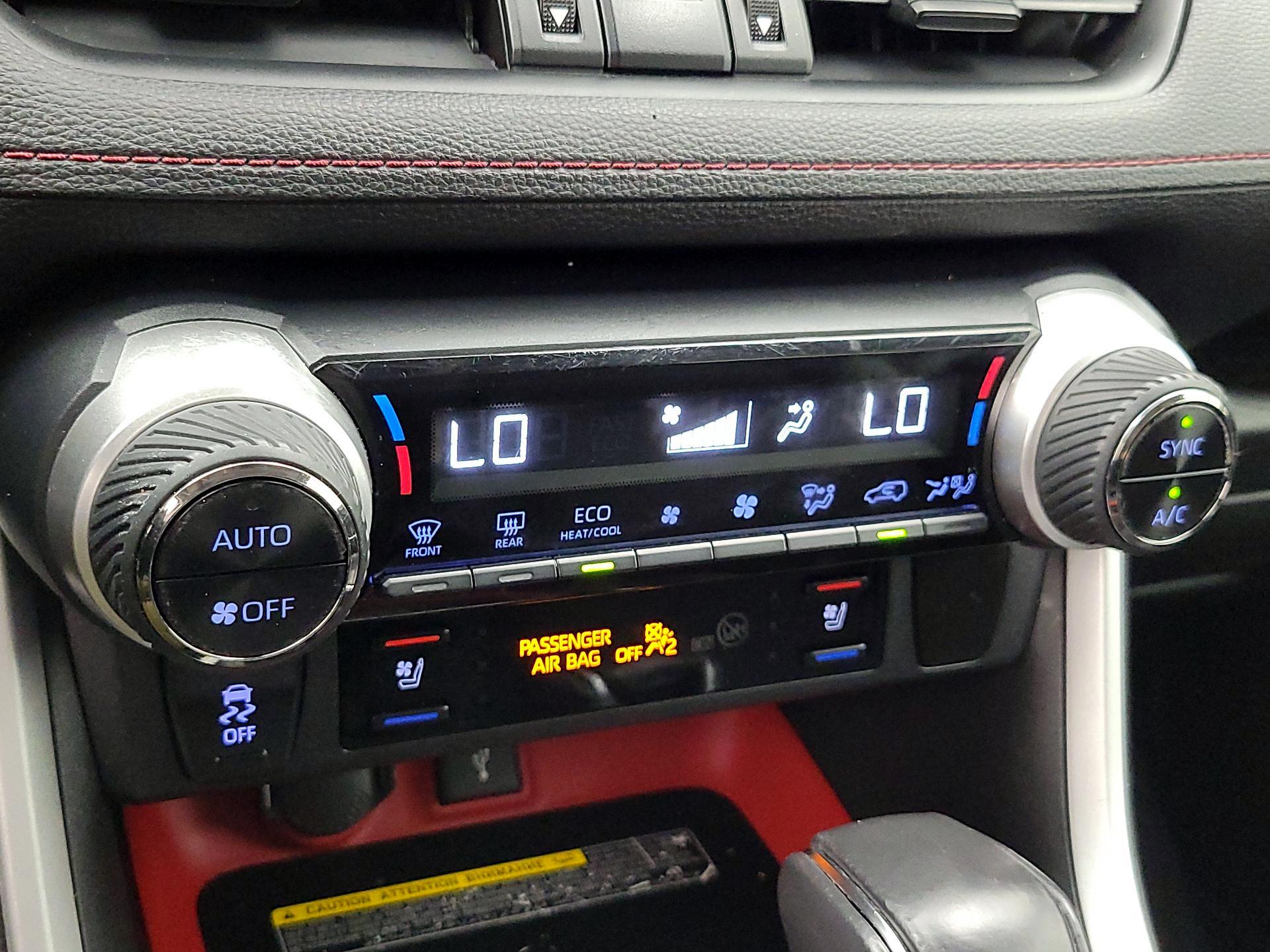 Thumbnail: 2020 Toyota RAV4 - 17