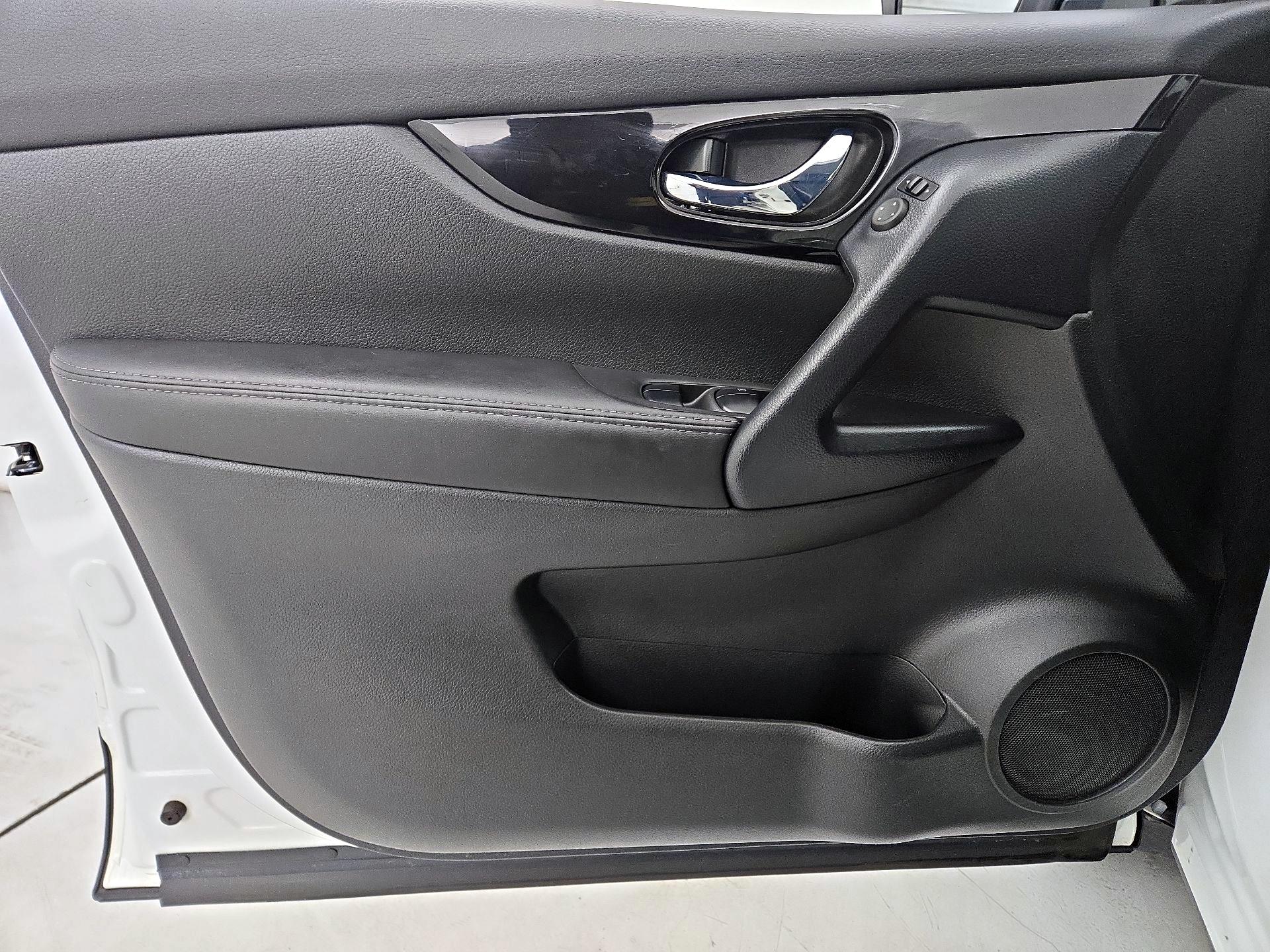 Thumbnail: 2022 Nissan Rogue Sport - 12