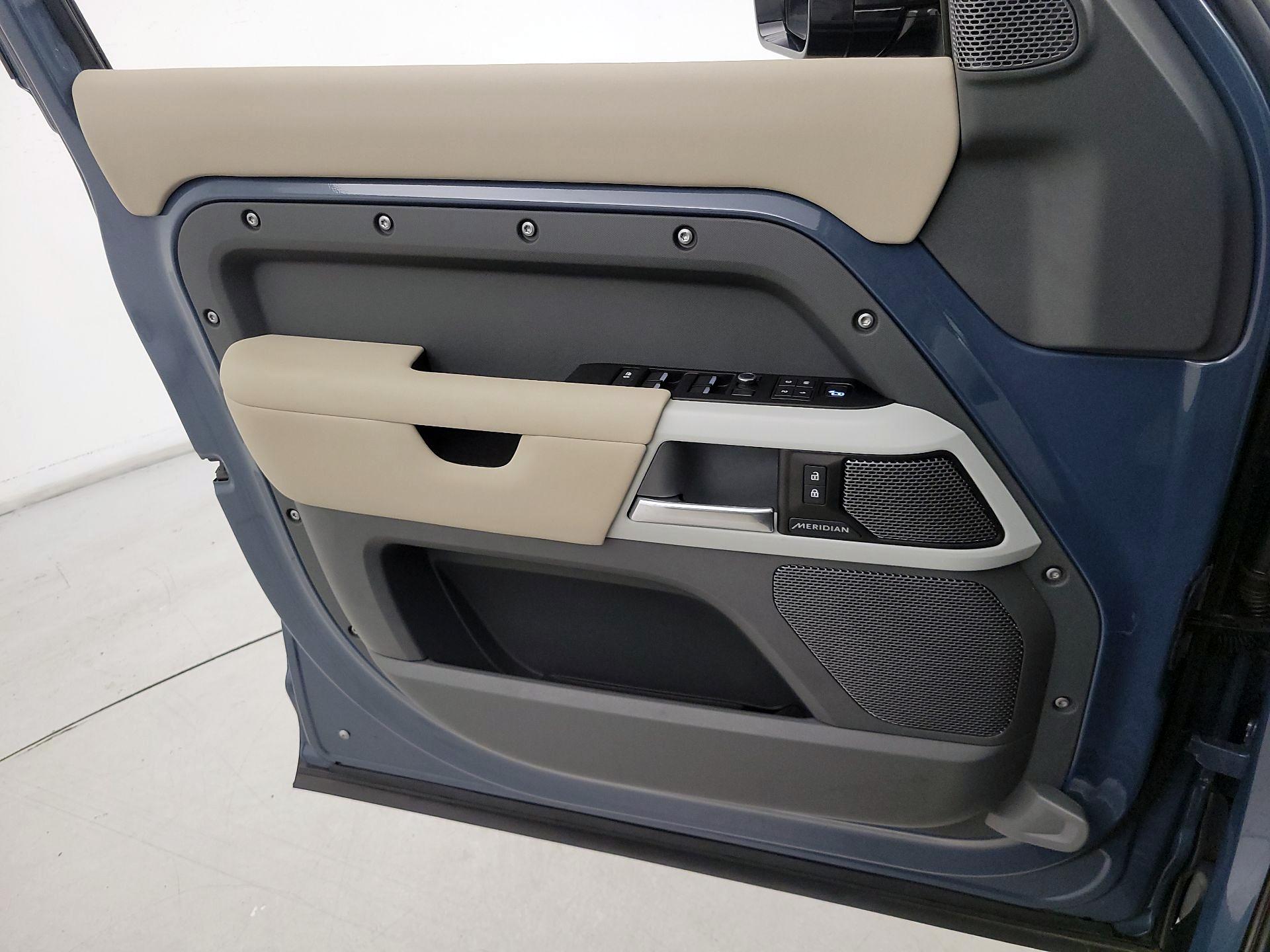 Thumbnail: 2020 Land Rover Defender - 12