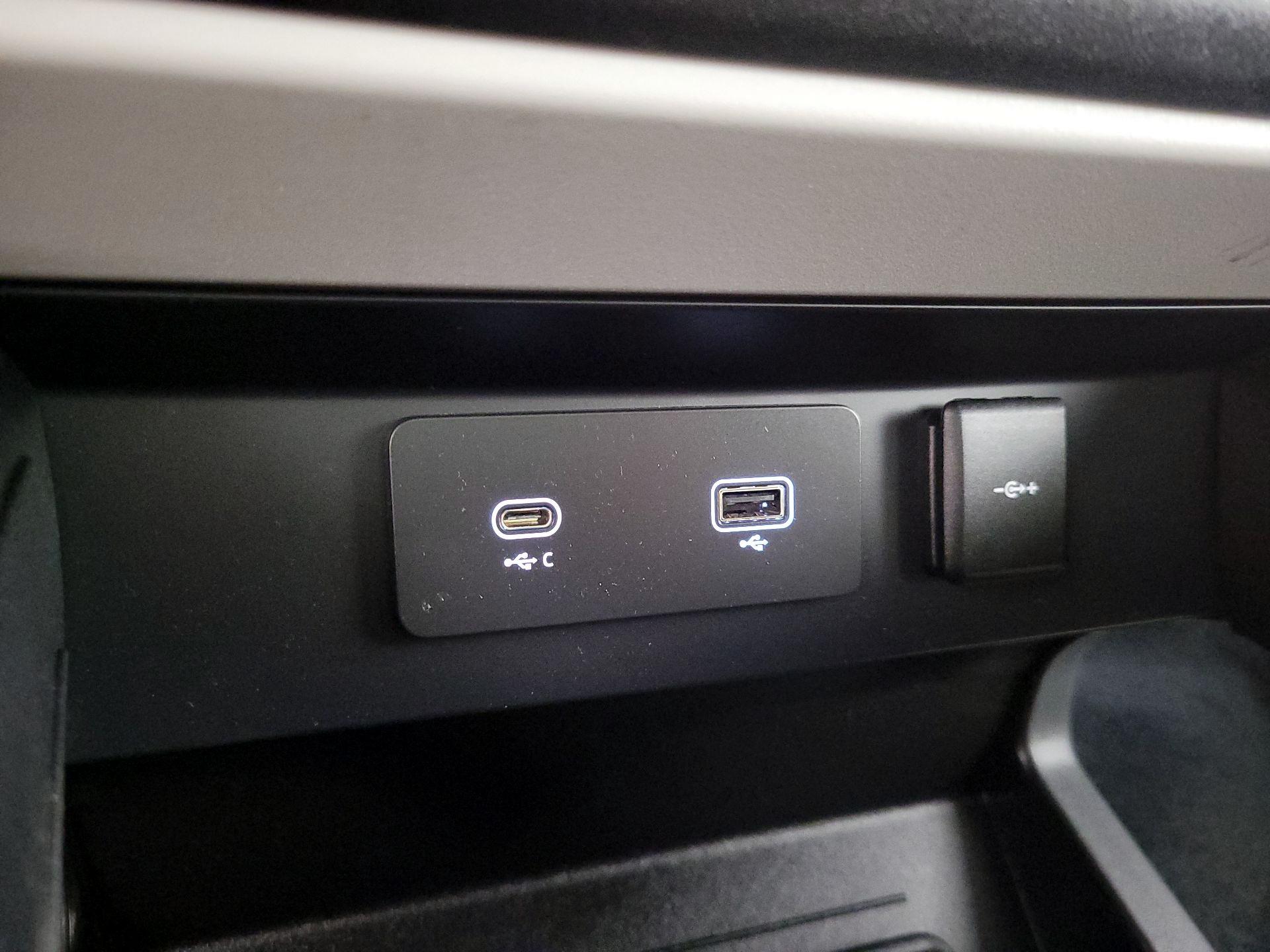 Thumbnail: 2020 Land Rover Defender - 19