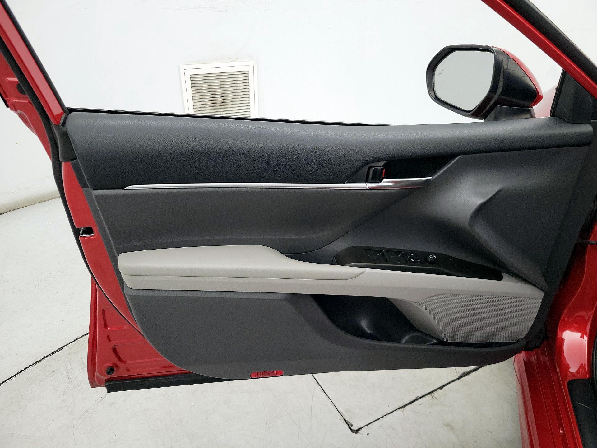 Thumbnail: 2022 Toyota Camry - 12