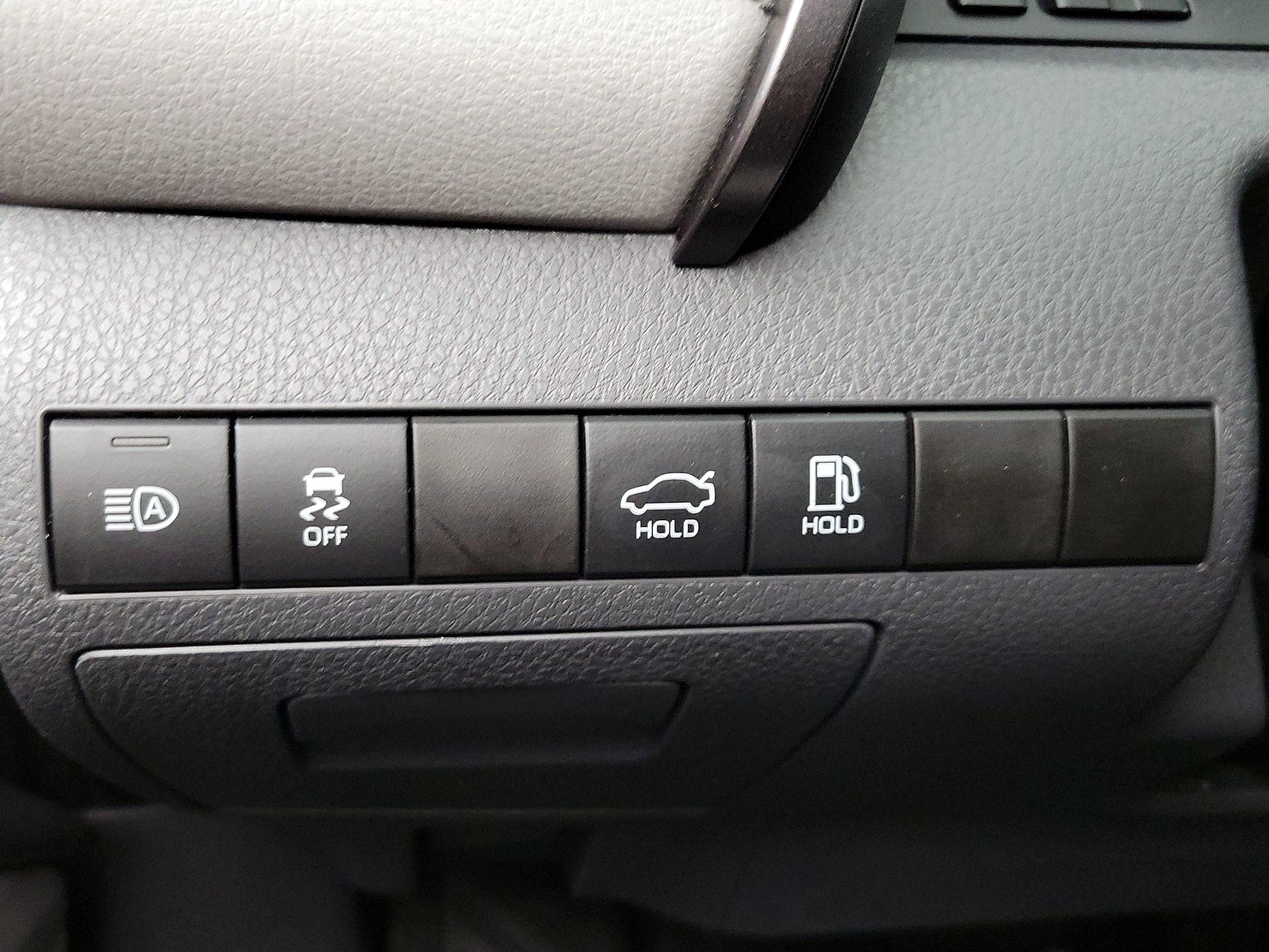 Thumbnail: 2022 Toyota Camry - 13