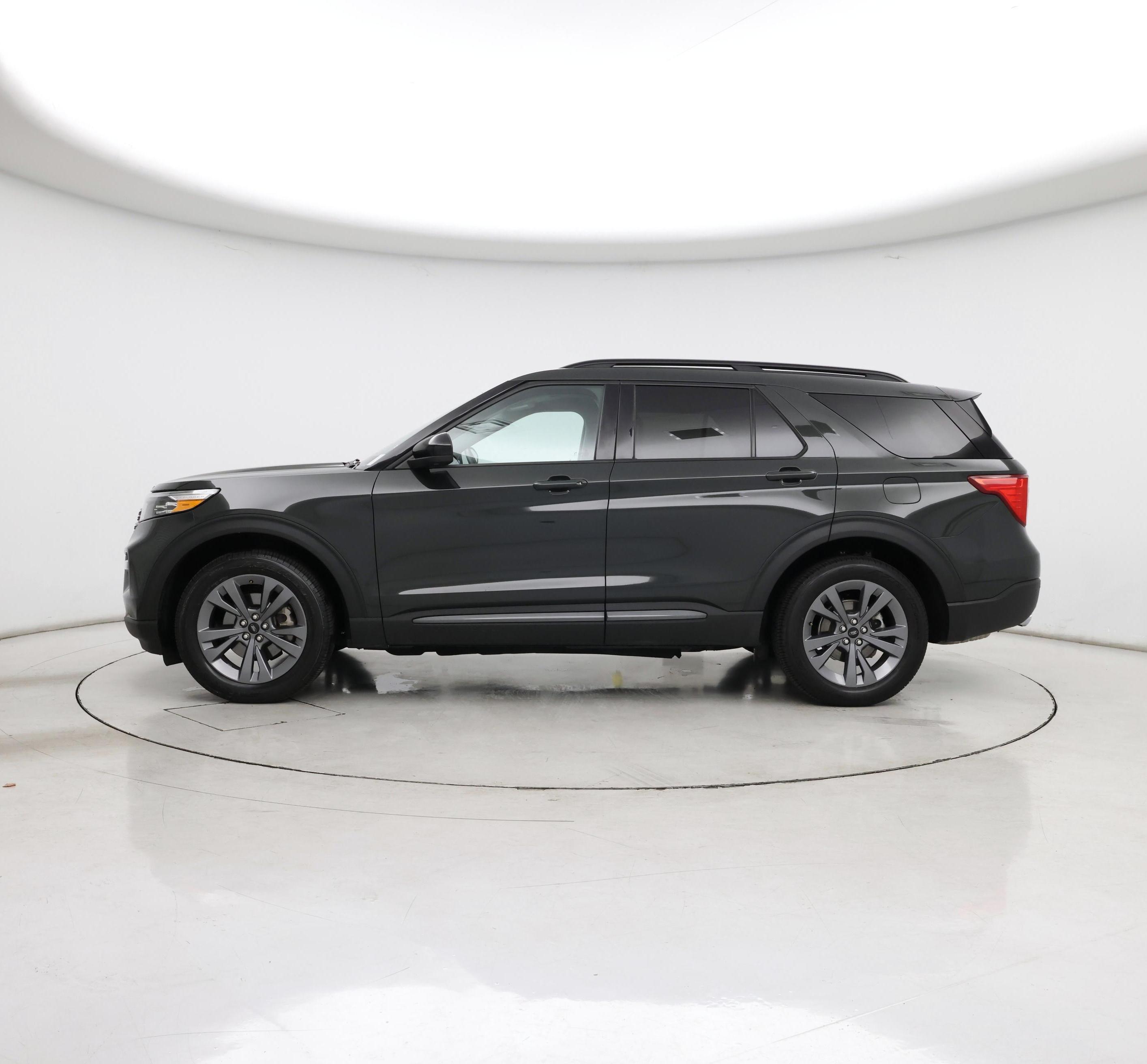 Thumbnail: 2022 Ford Explorer - 3