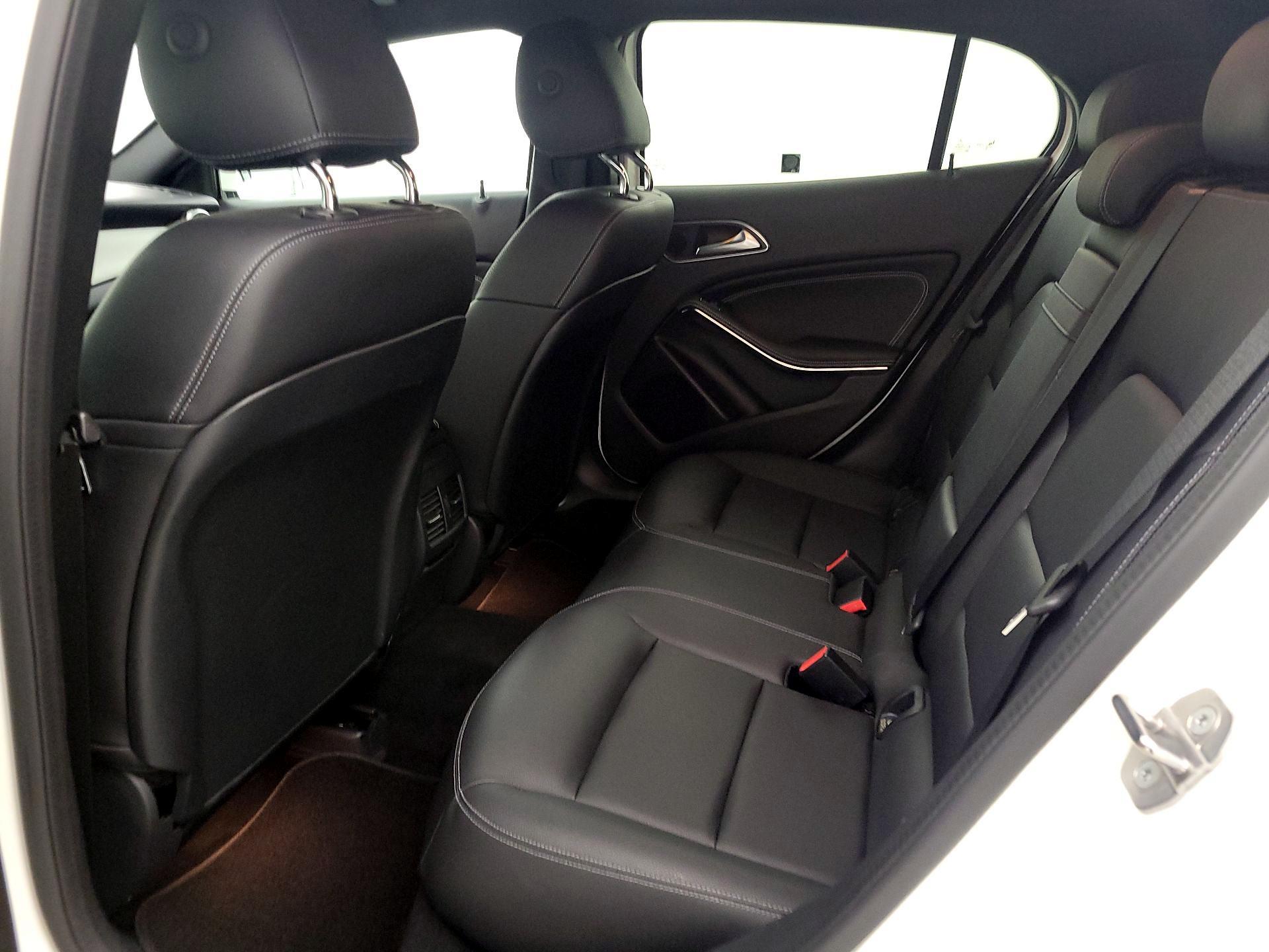 Thumbnail: 2020 Mercedes-Benz GLA - 18