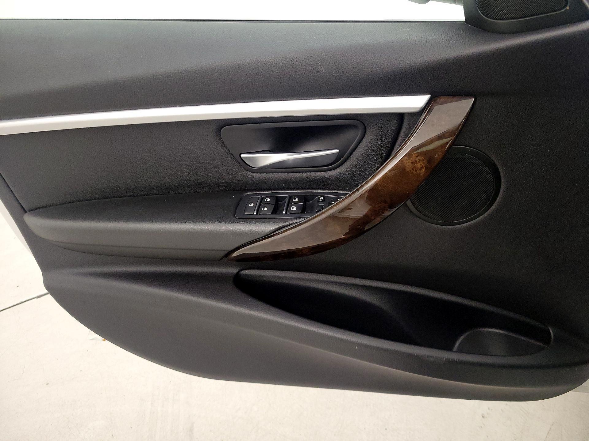 Thumbnail: 2017 BMW 3 Series - 12