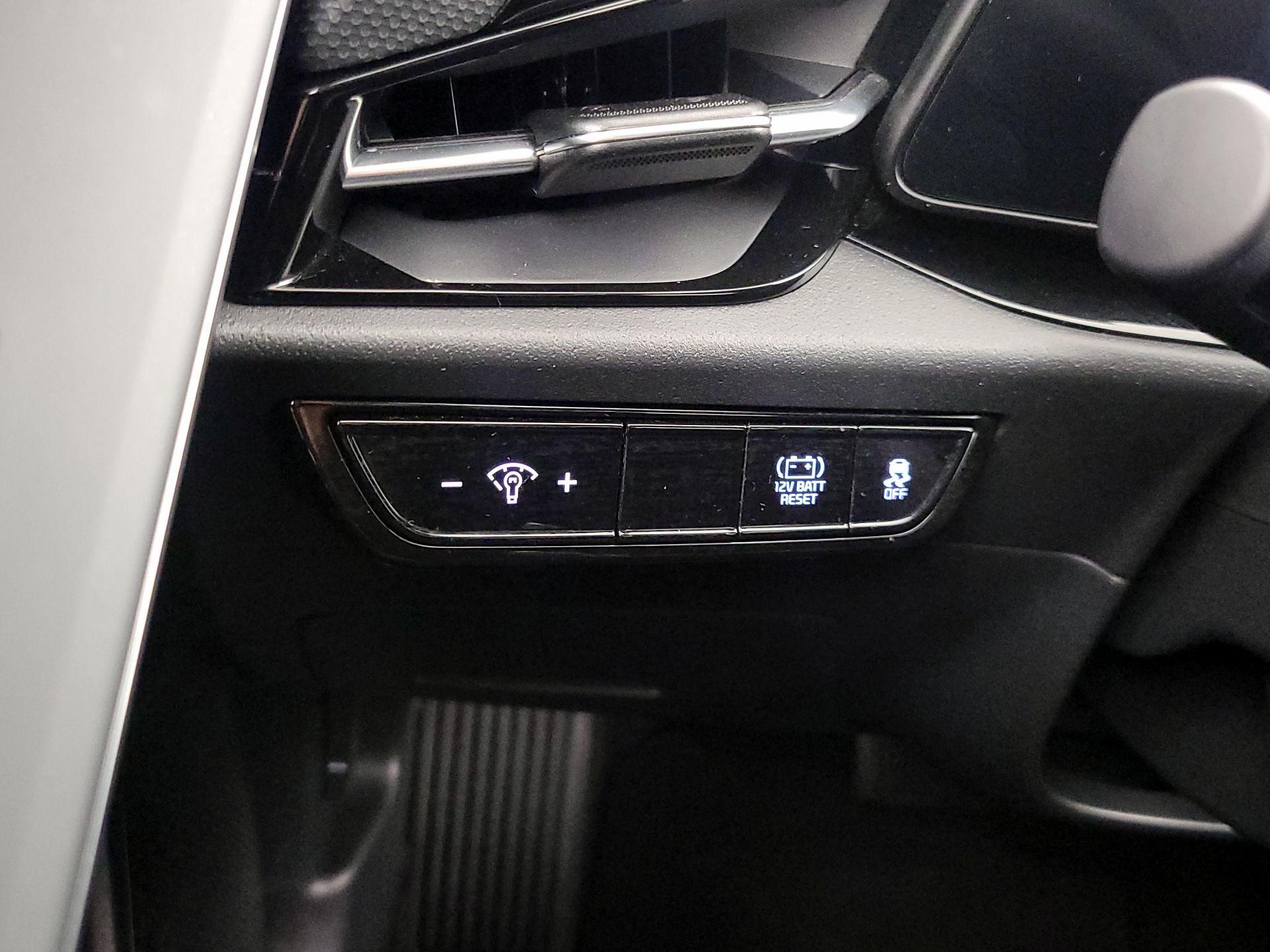 Thumbnail: 2024 Kia Niro - 13