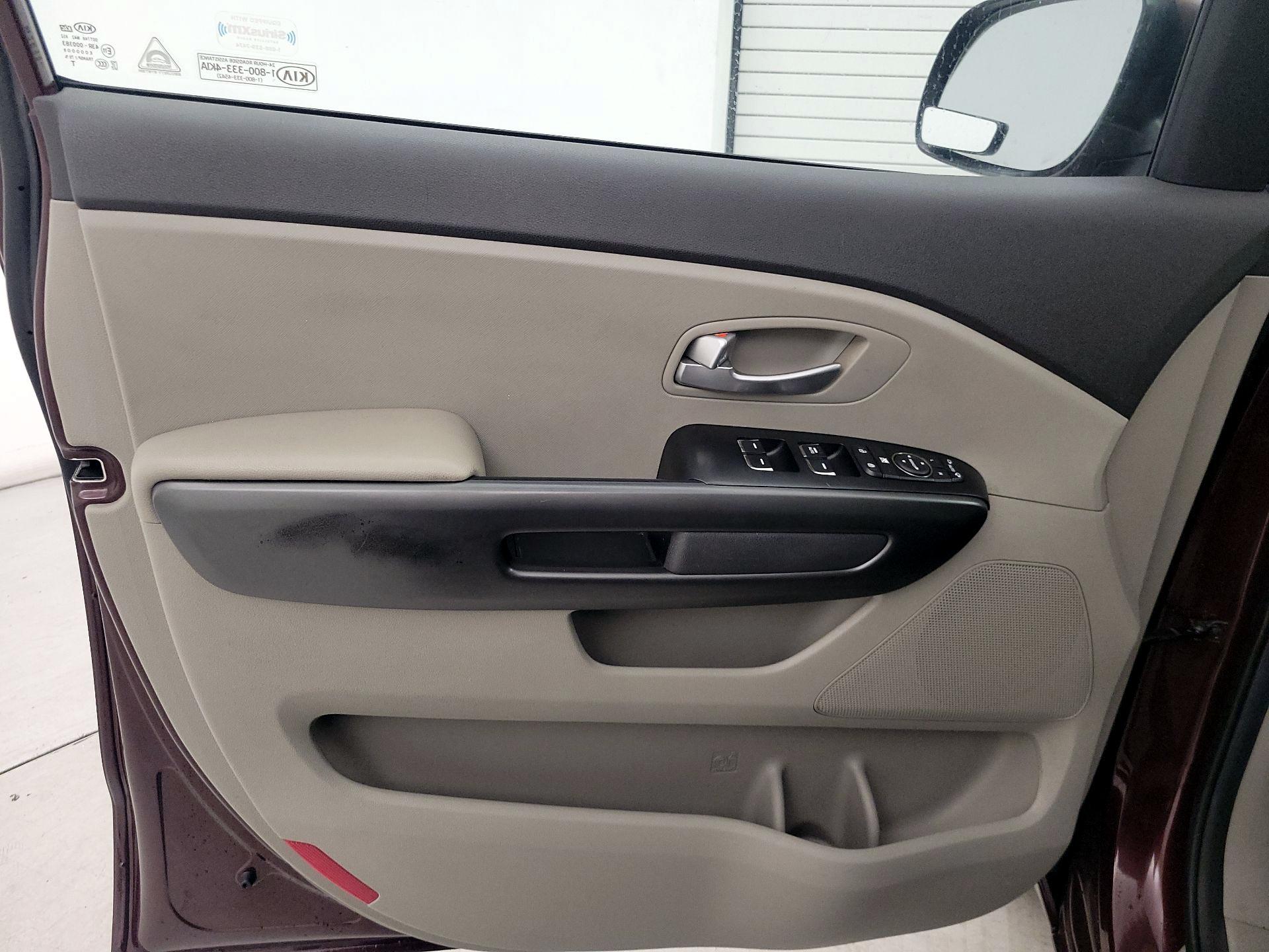 Thumbnail: 2016 Kia Sedona - 12