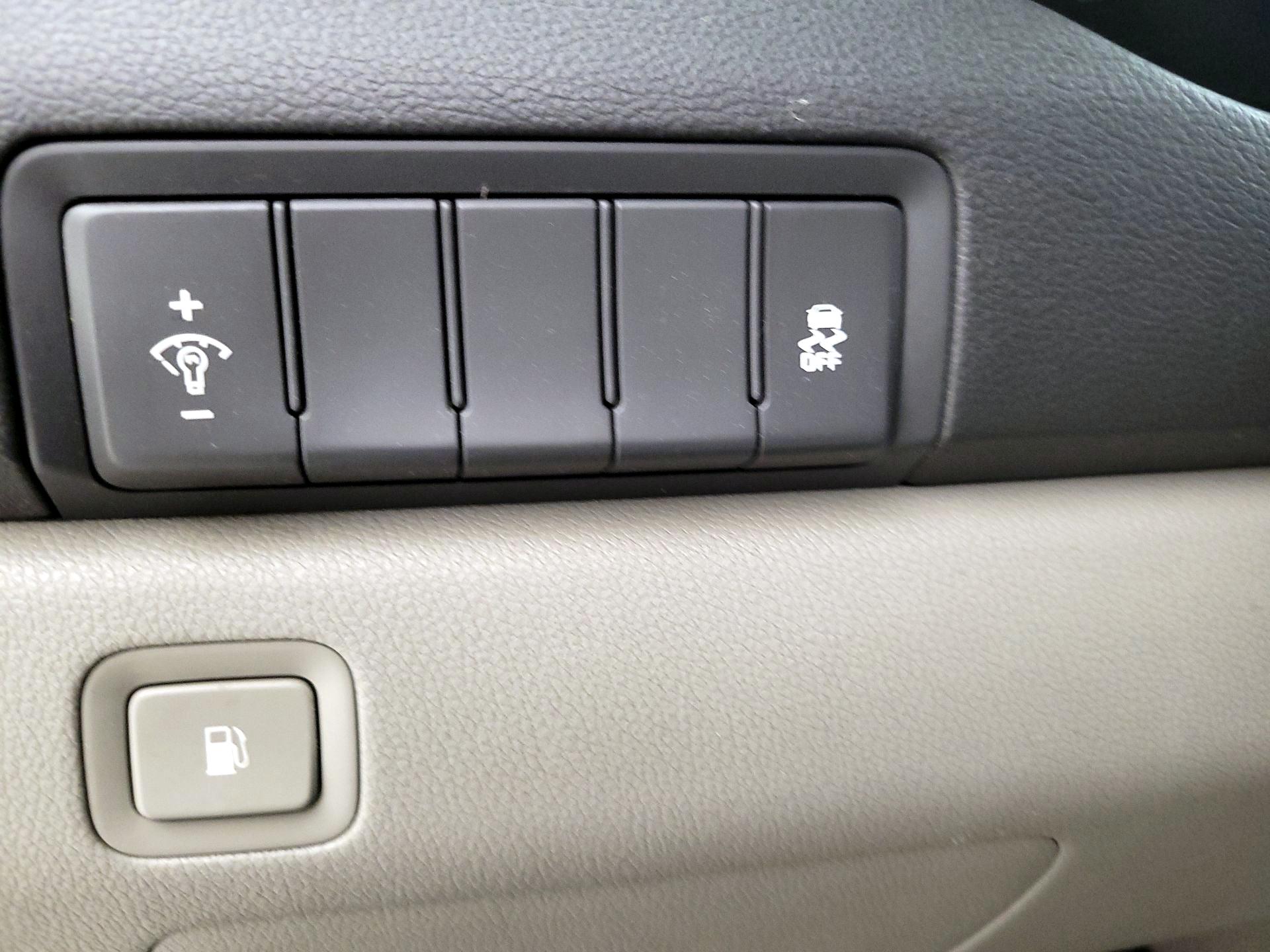 Thumbnail: 2016 Kia Sedona - 13