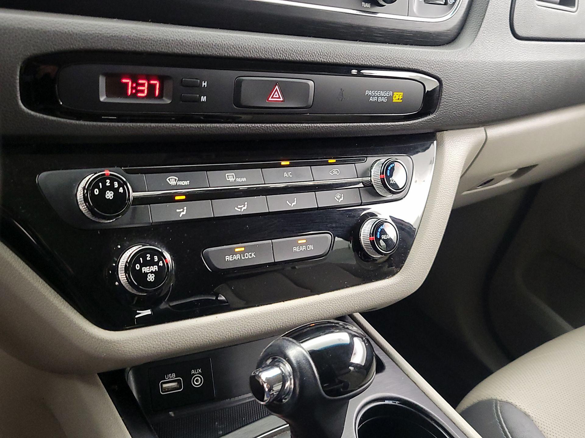 Thumbnail: 2016 Kia Sedona - 16