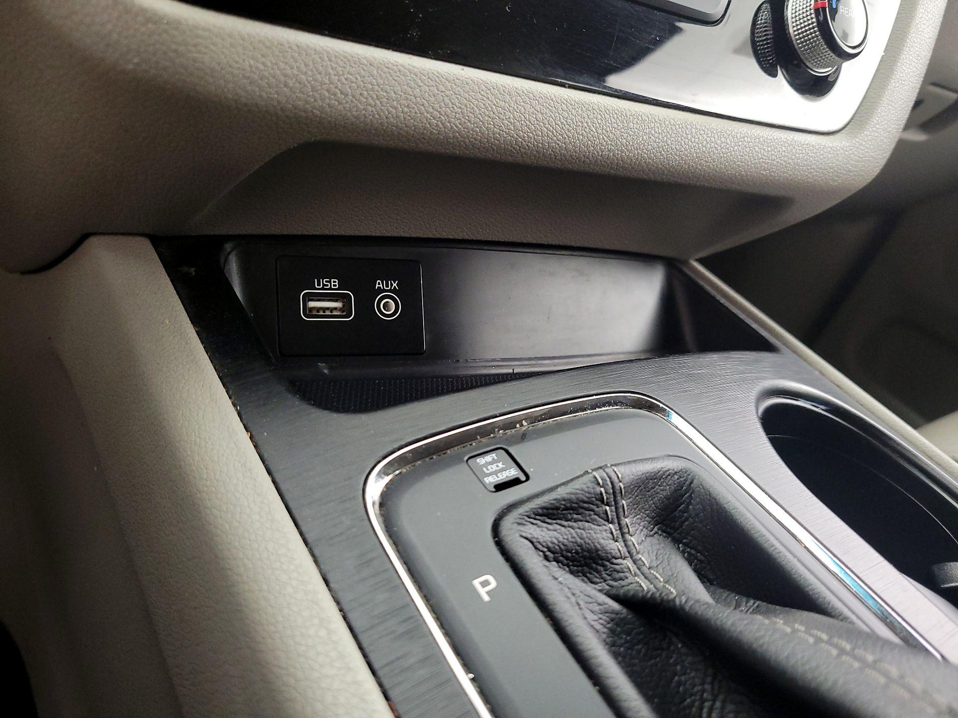 Thumbnail: 2016 Kia Sedona - 18