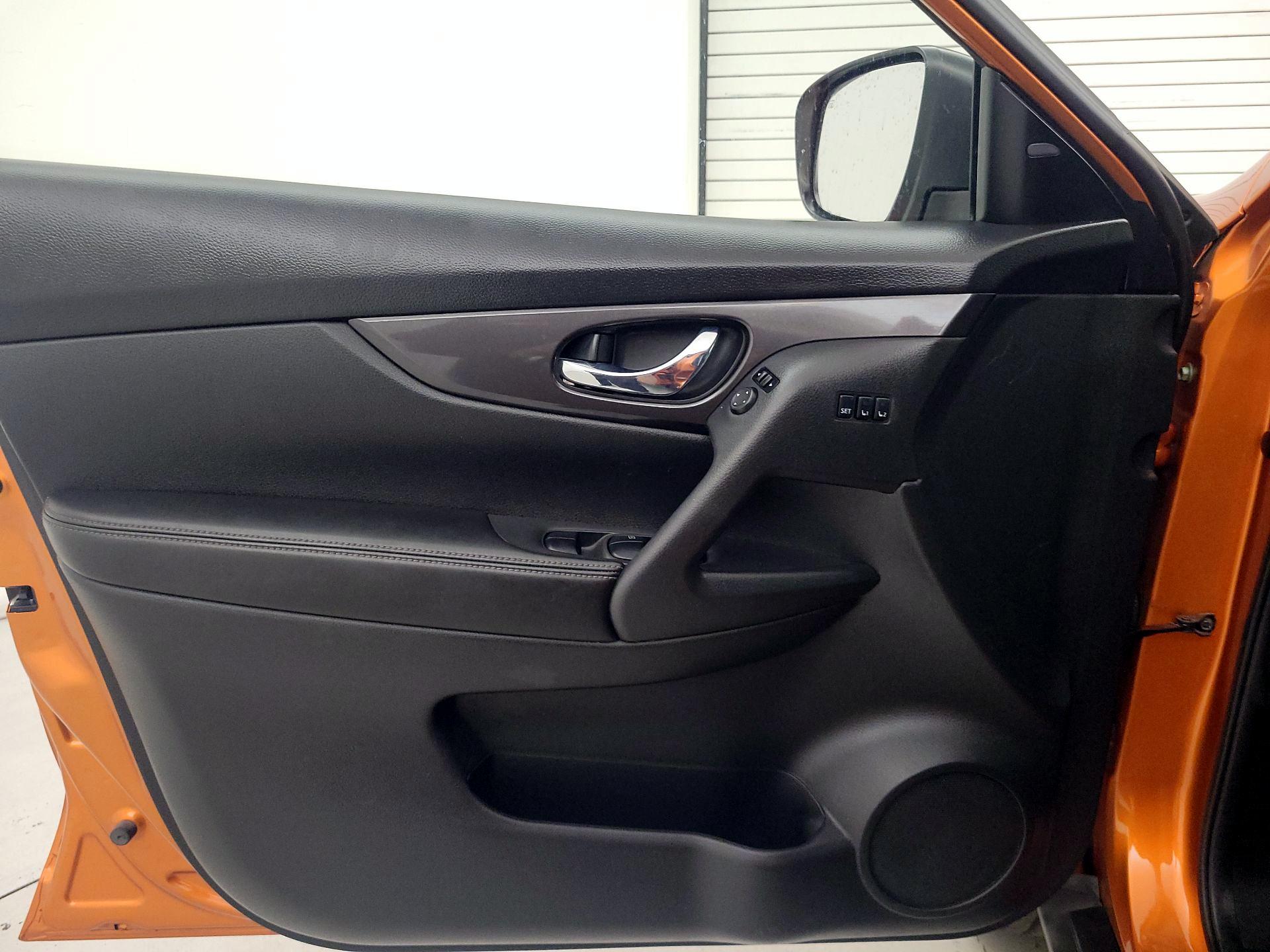 Thumbnail: 2019 Nissan Rogue - 12