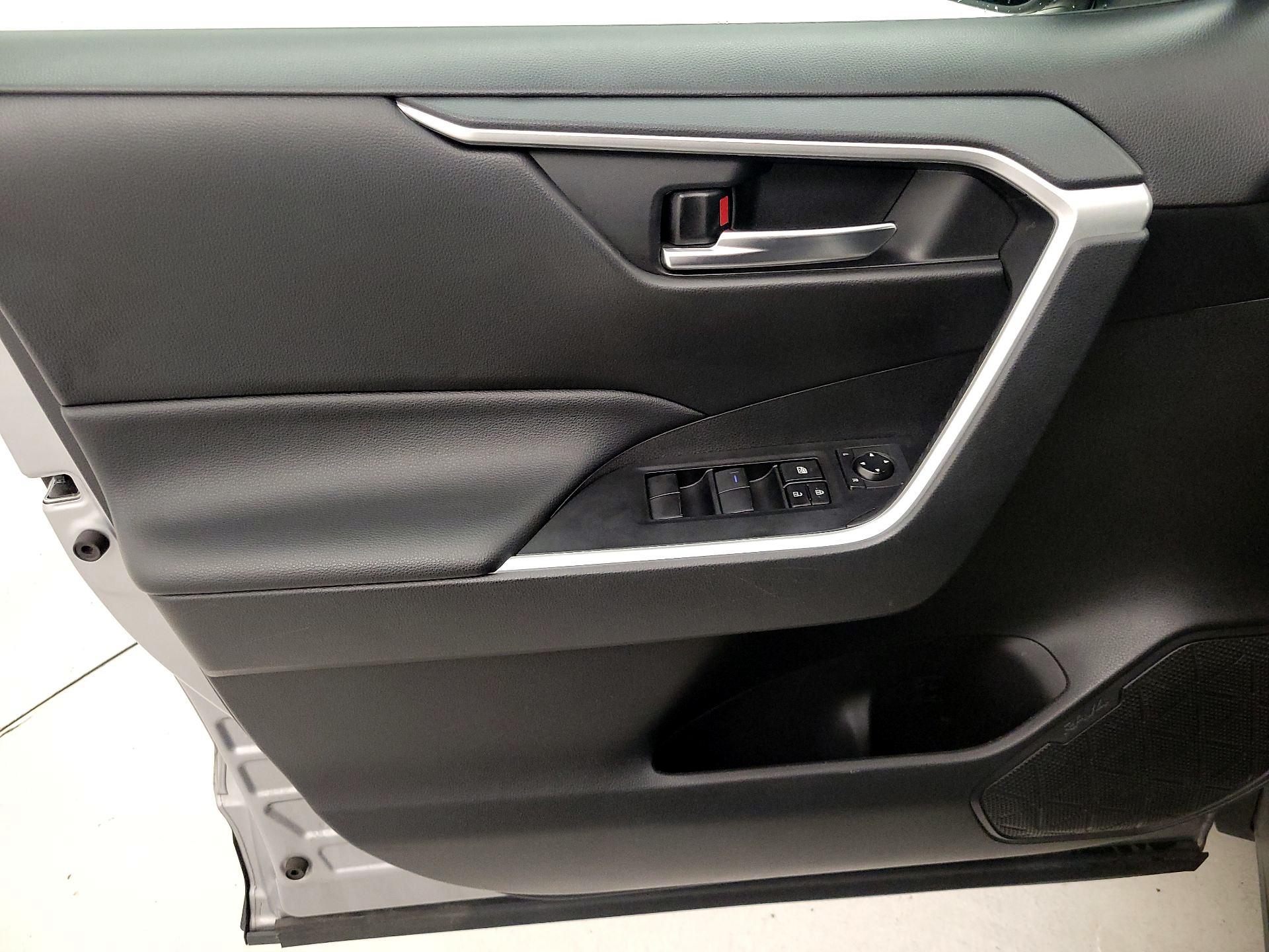 Thumbnail: 2021 Toyota RAV4 - 12