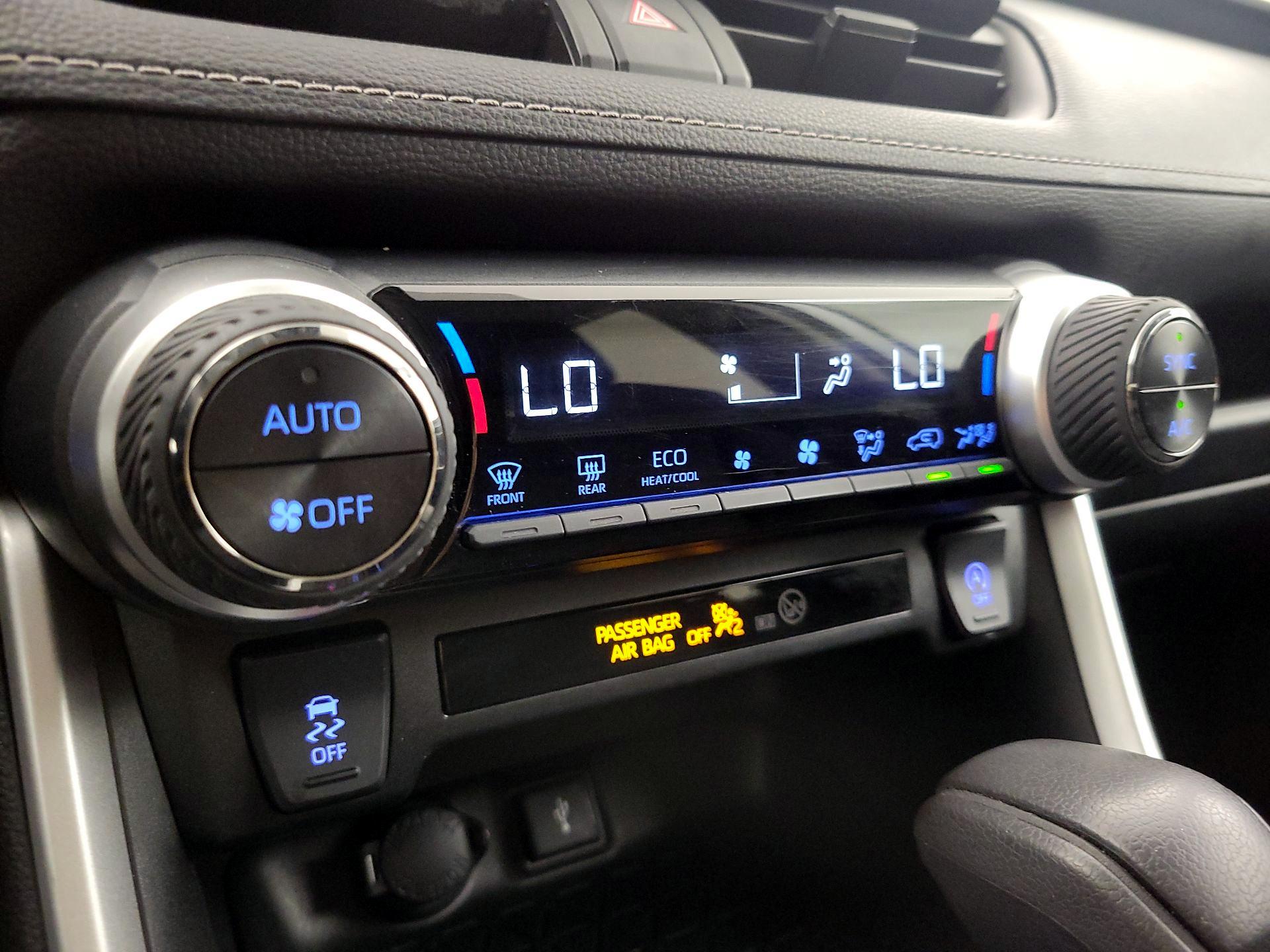 Thumbnail: 2021 Toyota RAV4 - 16