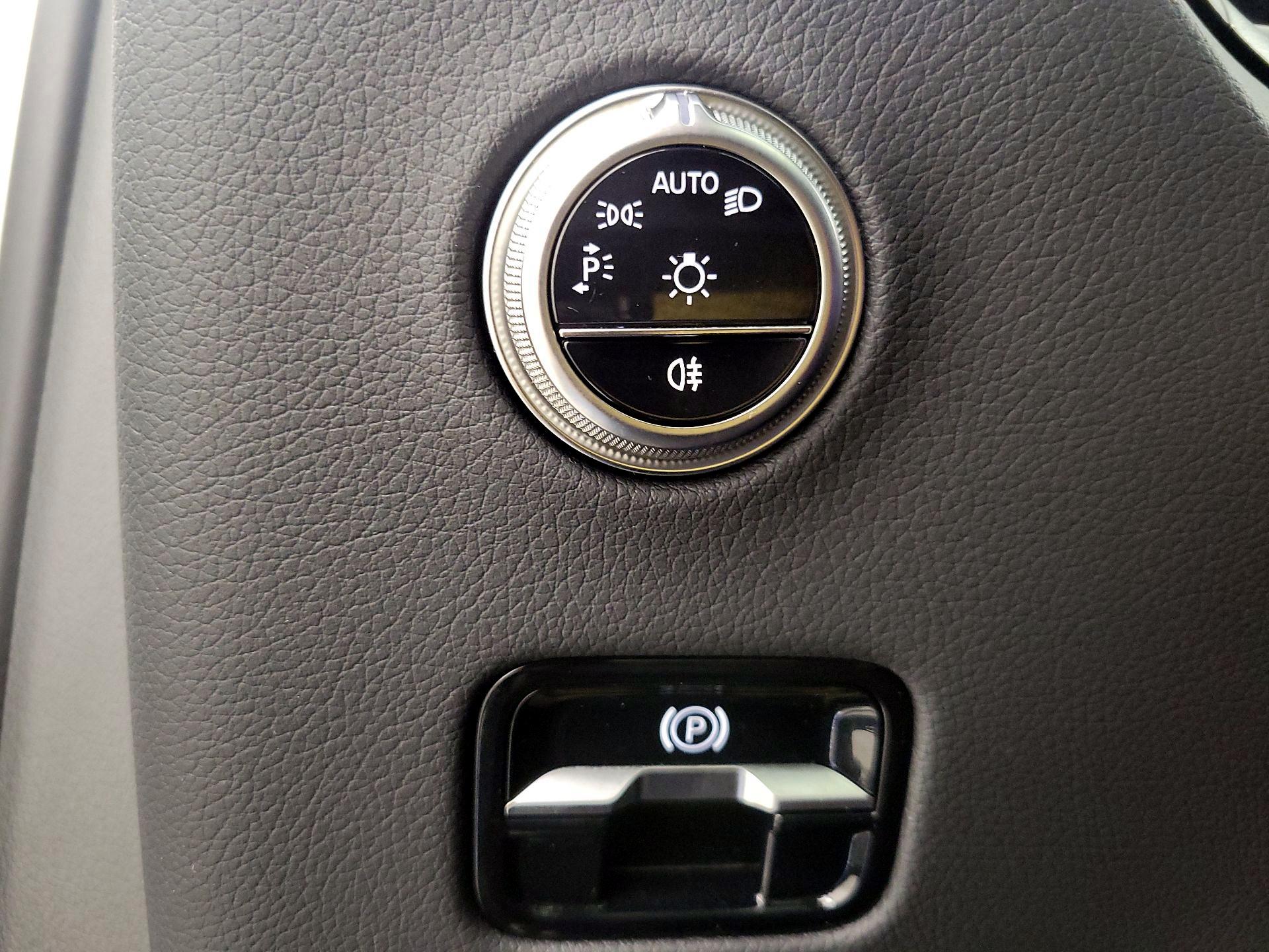 Thumbnail: 2025 Mercedes-Benz GLC - 13