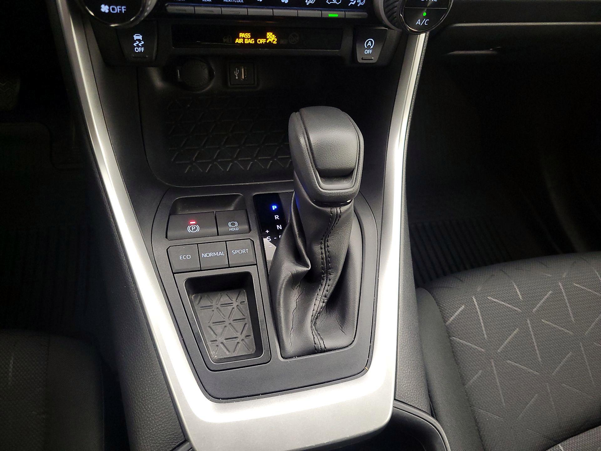 Thumbnail: 2023 Toyota RAV4 - 17