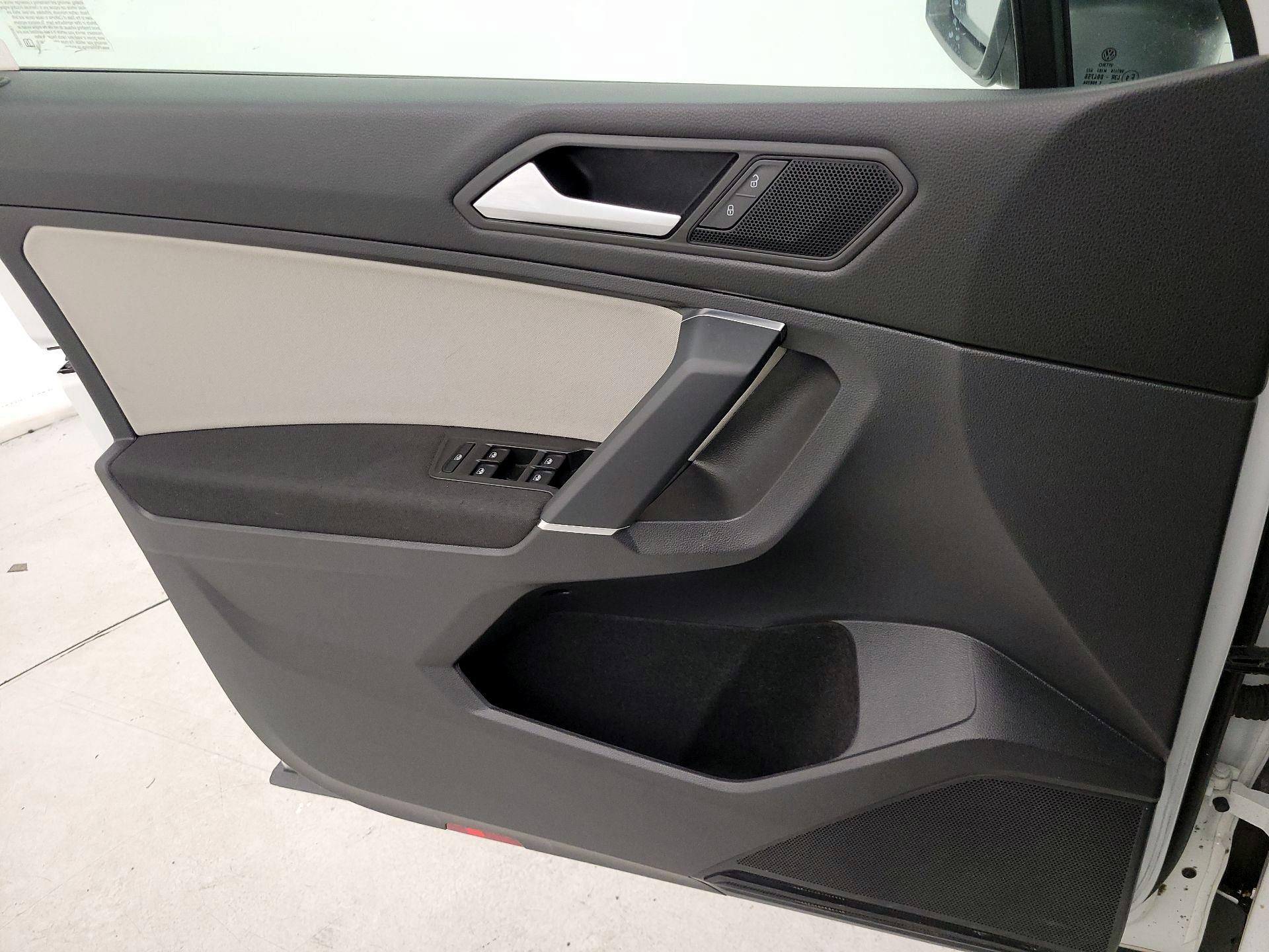 Thumbnail: 2020 Volkswagen Tiguan - 12