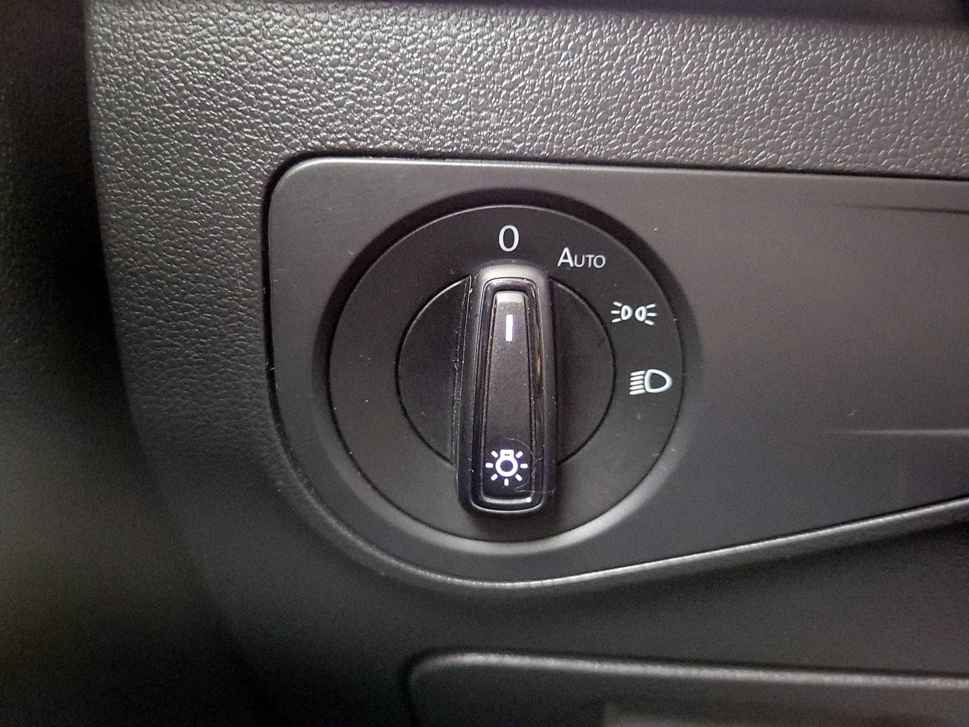 Thumbnail: 2020 Volkswagen Tiguan - 13