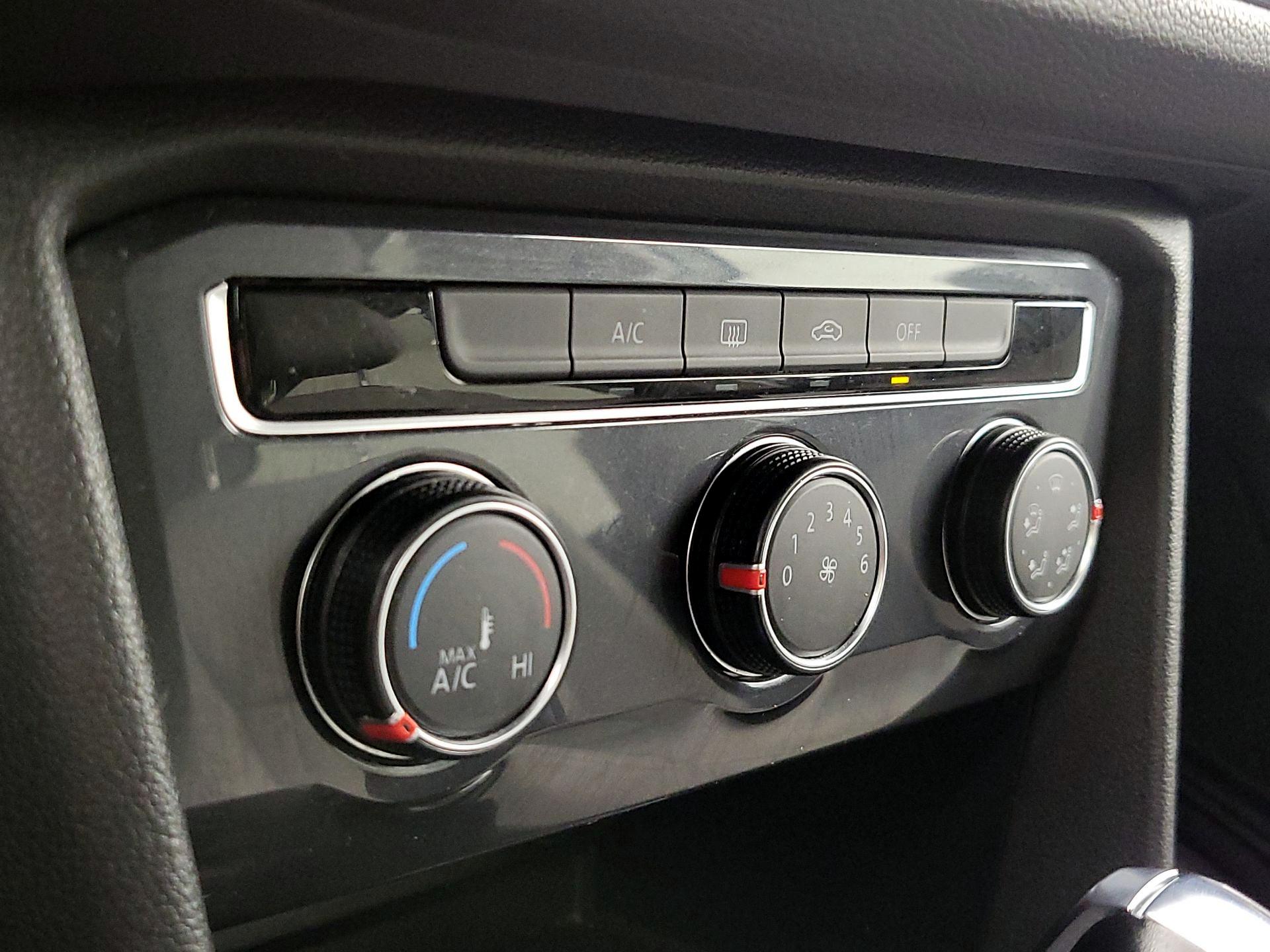 Thumbnail: 2020 Volkswagen Tiguan - 16