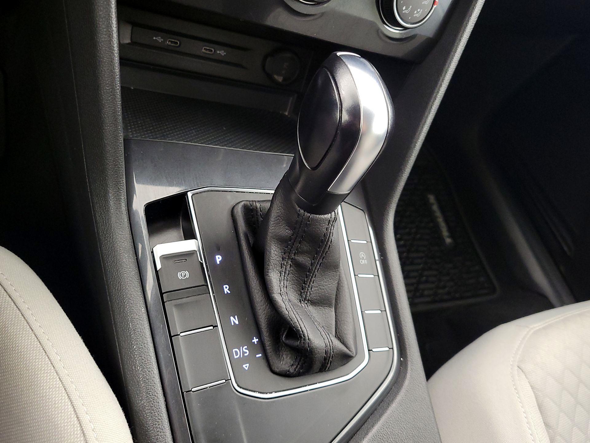 Thumbnail: 2020 Volkswagen Tiguan - 17