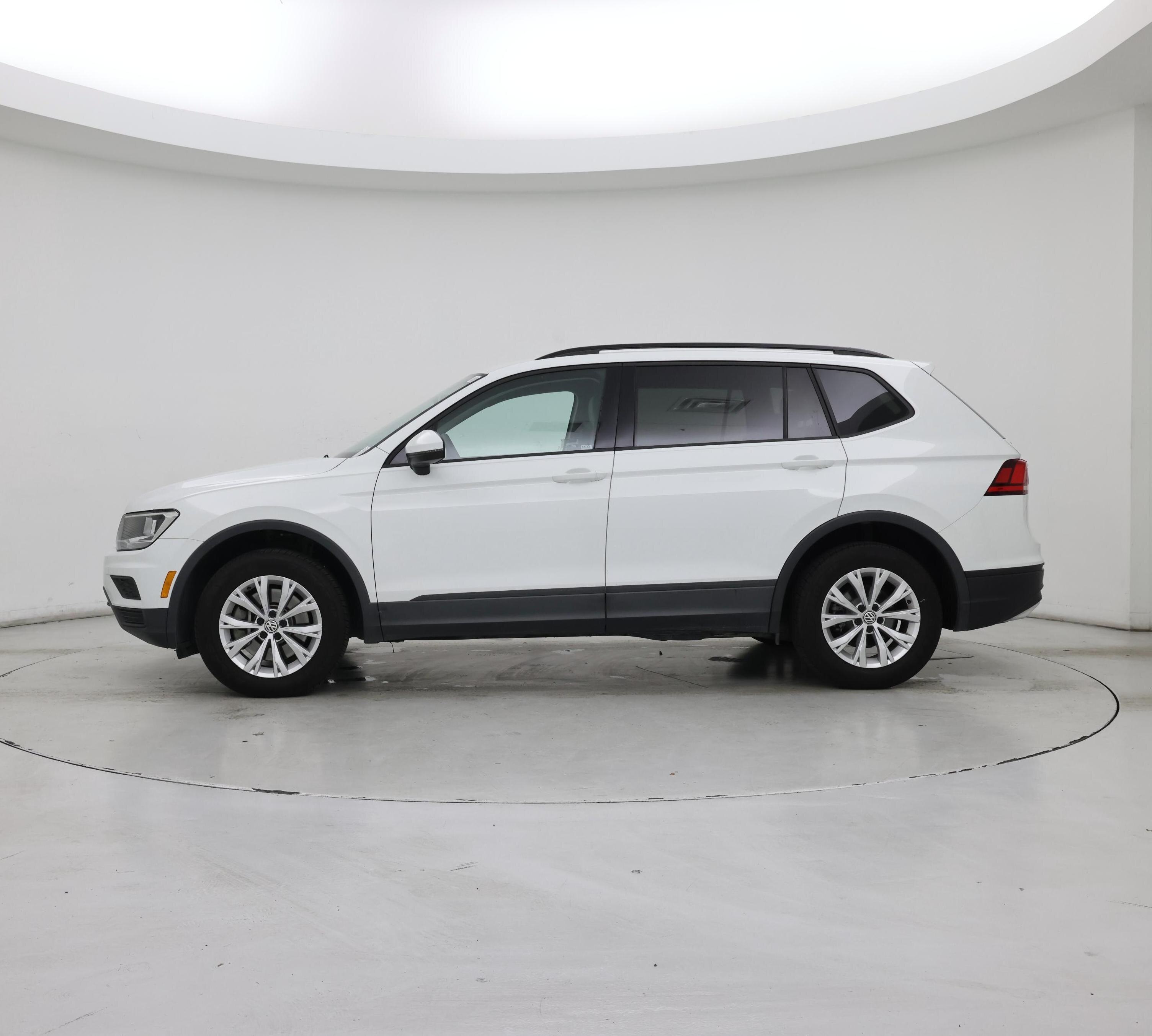 Thumbnail: 2020 Volkswagen Tiguan - 3
