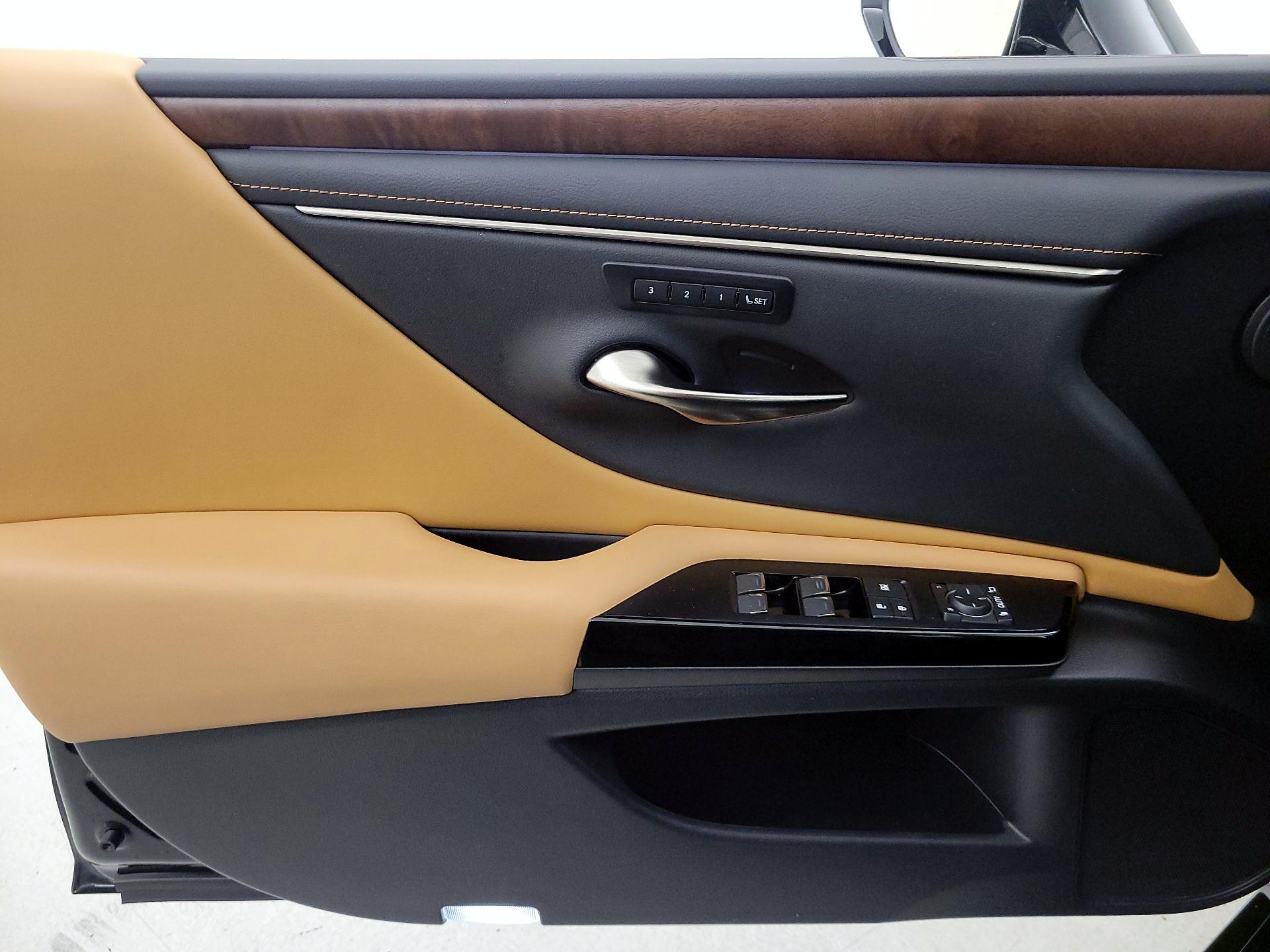 Thumbnail: 2023 Lexus ES - 12