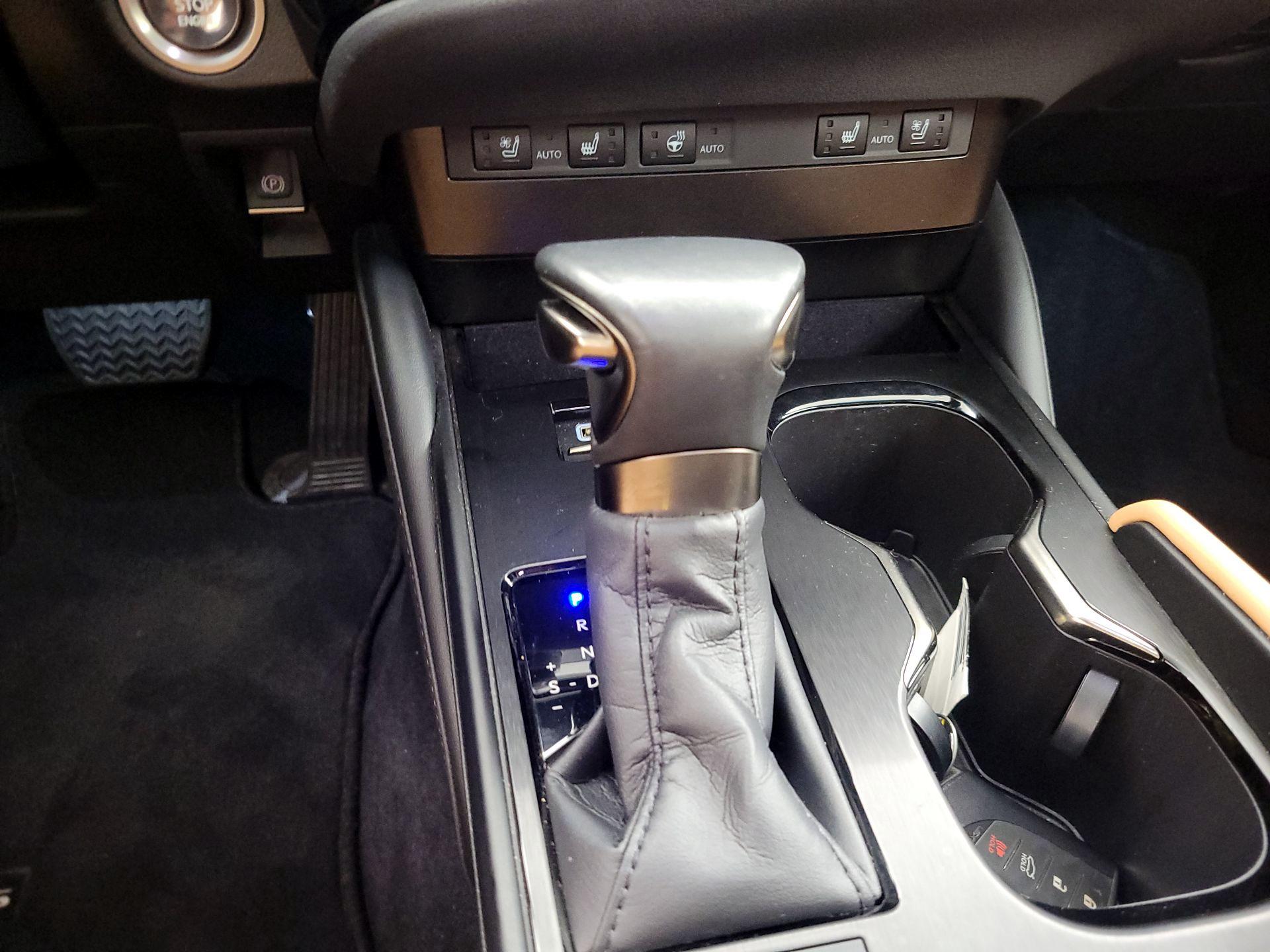 Thumbnail: 2023 Lexus ES - 17