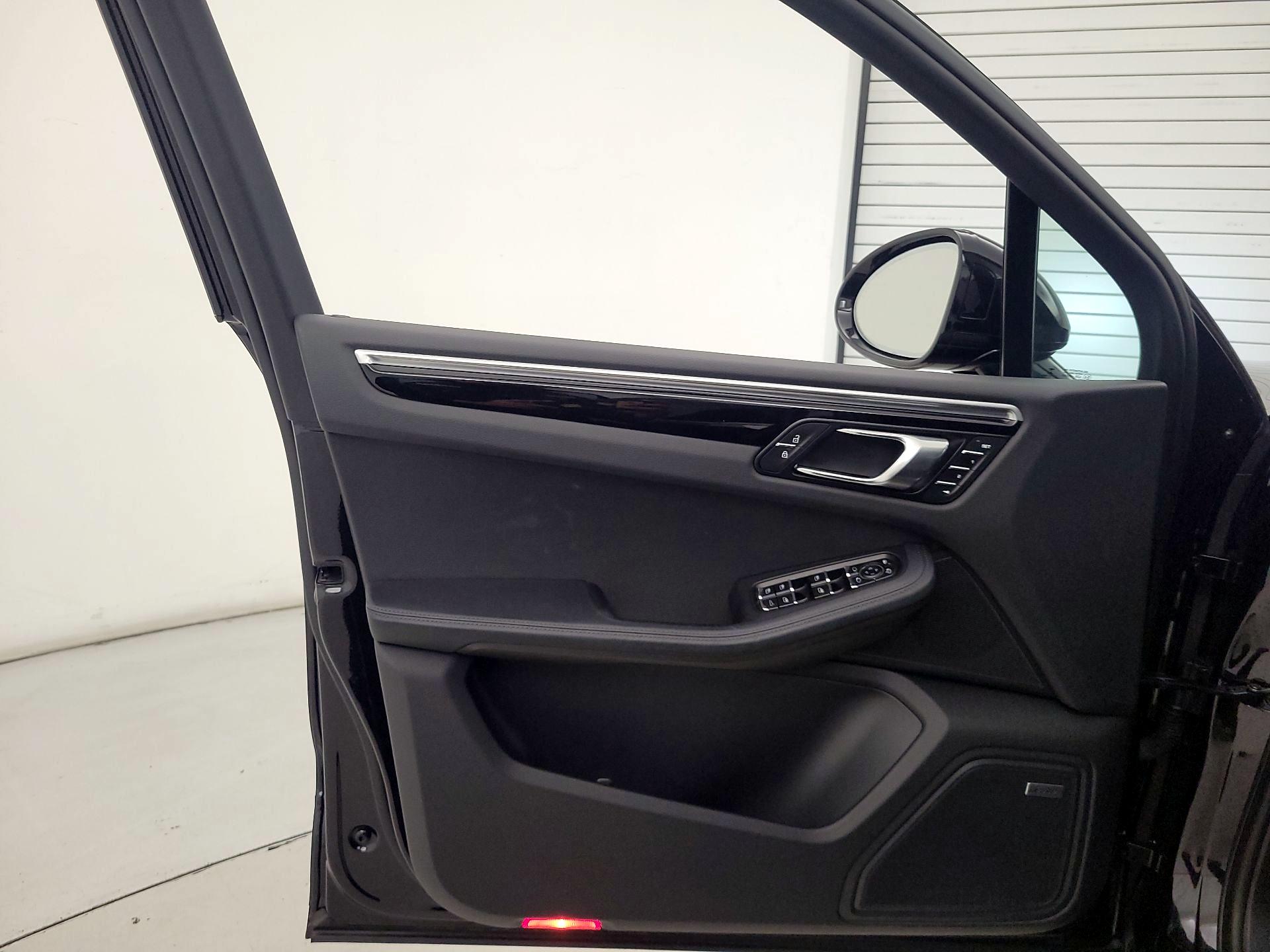 Thumbnail: 2021 Porsche Macan - 12