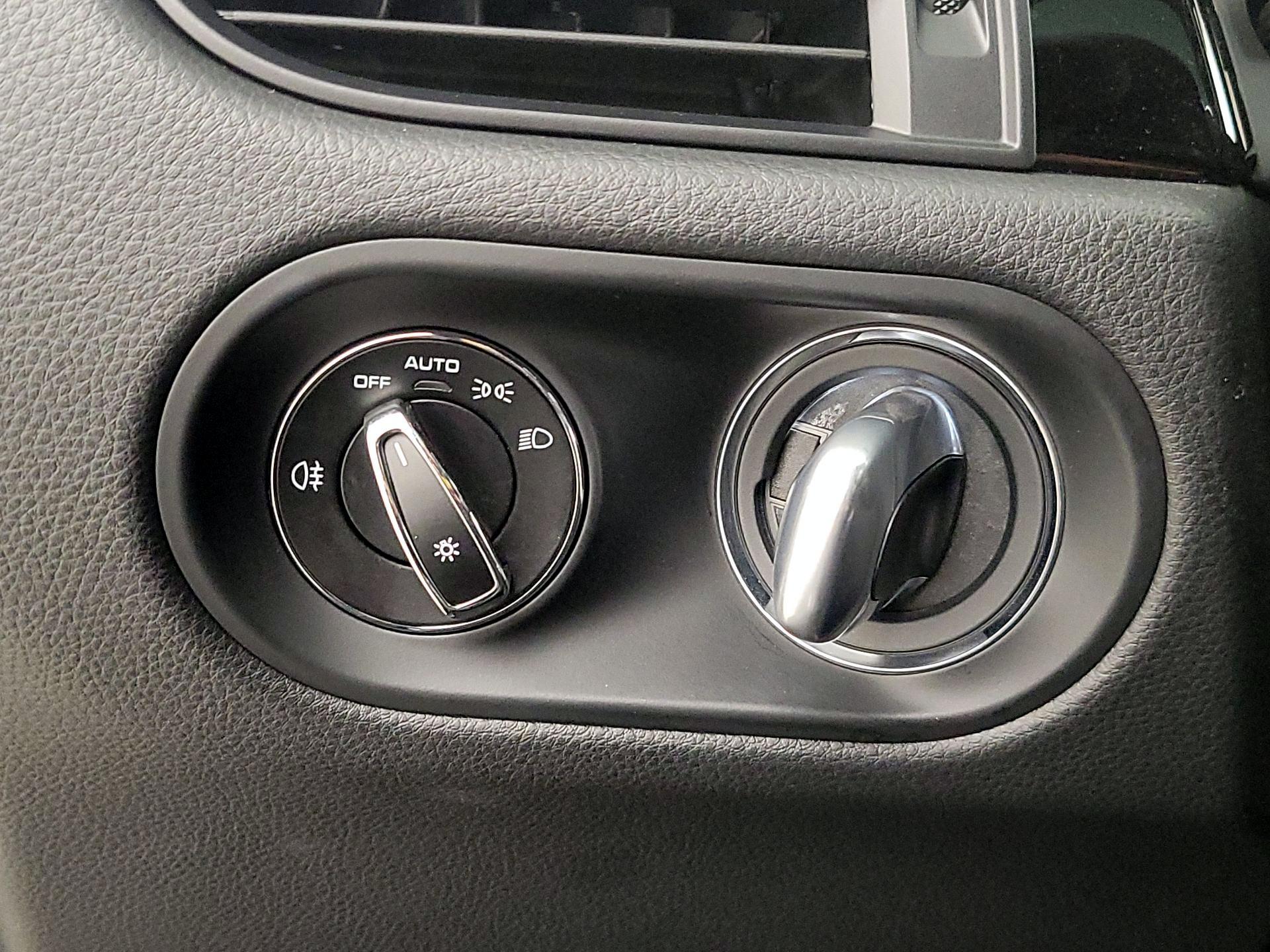 Thumbnail: 2021 Porsche Macan - 13