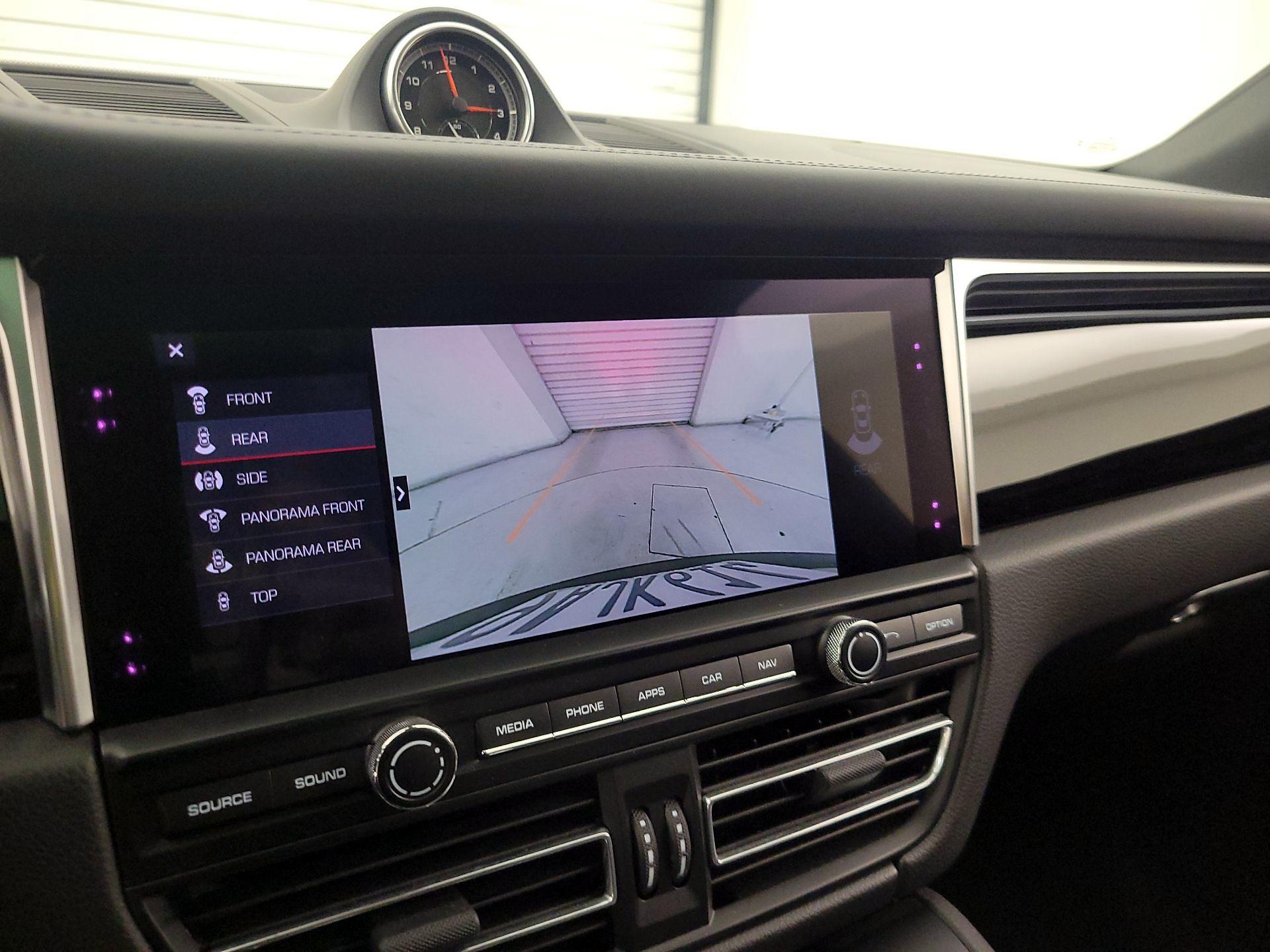 Thumbnail: 2021 Porsche Macan - 15