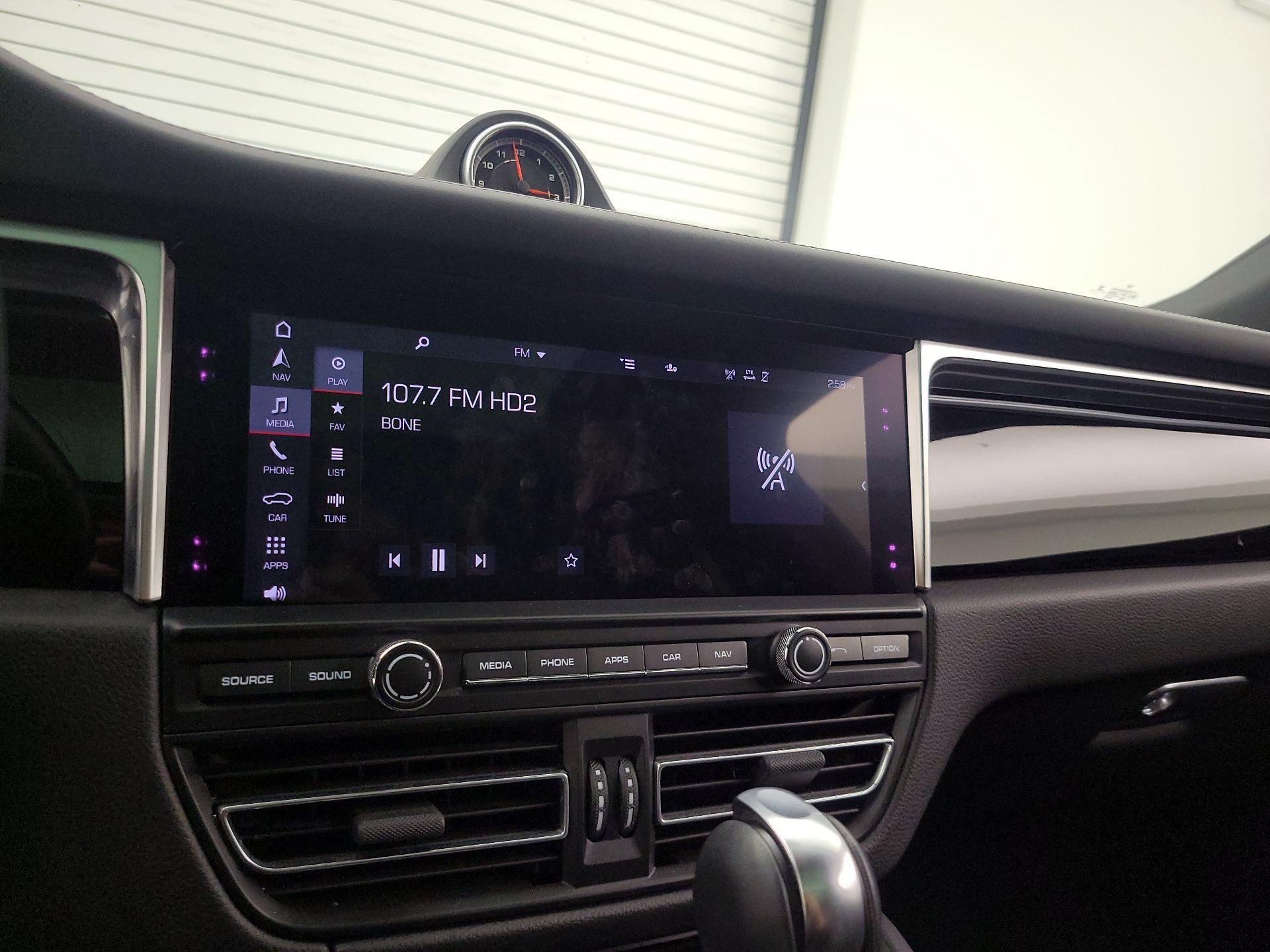 Thumbnail: 2021 Porsche Macan - 16